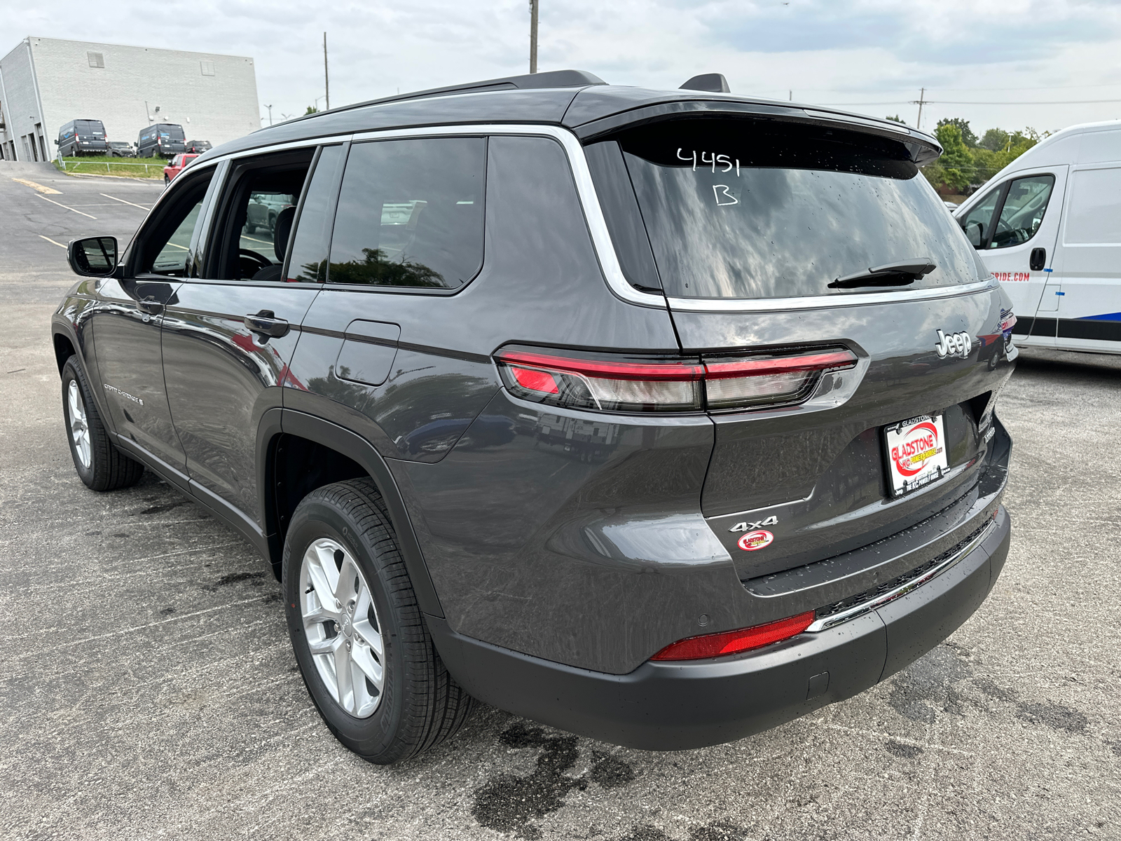 2024 Jeep Grand Cherokee L Laredo 8