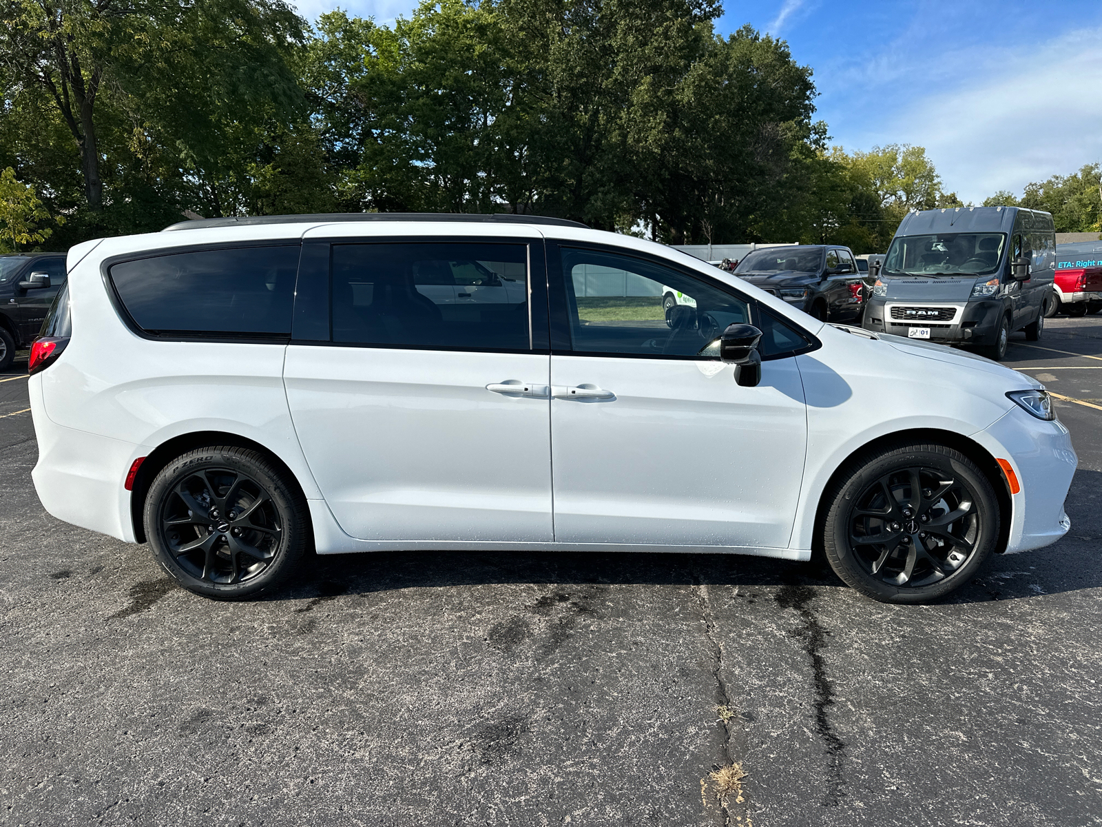 2024 Chrysler Pacifica Touring L 5