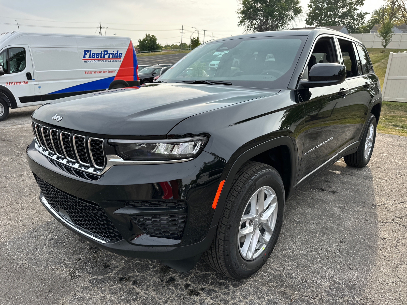 2024 Jeep Grand Cherokee Laredo 2