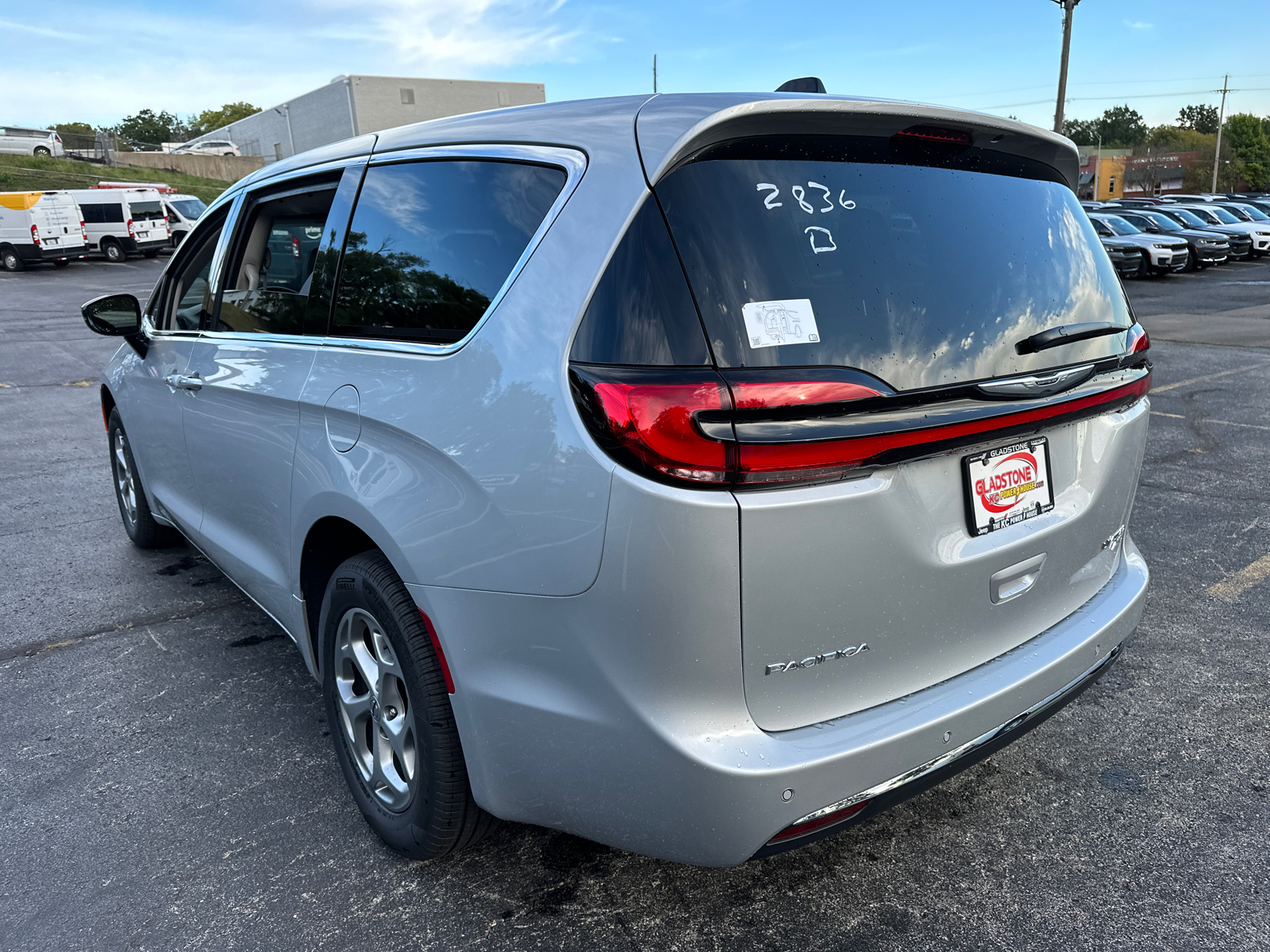 2024 Chrysler Pacifica Limited 8