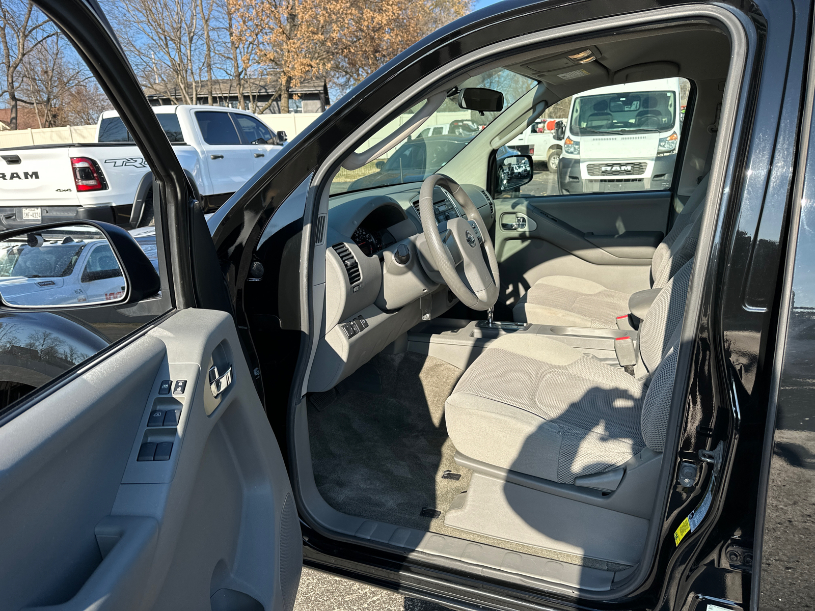 2010 Nissan Frontier SE 27