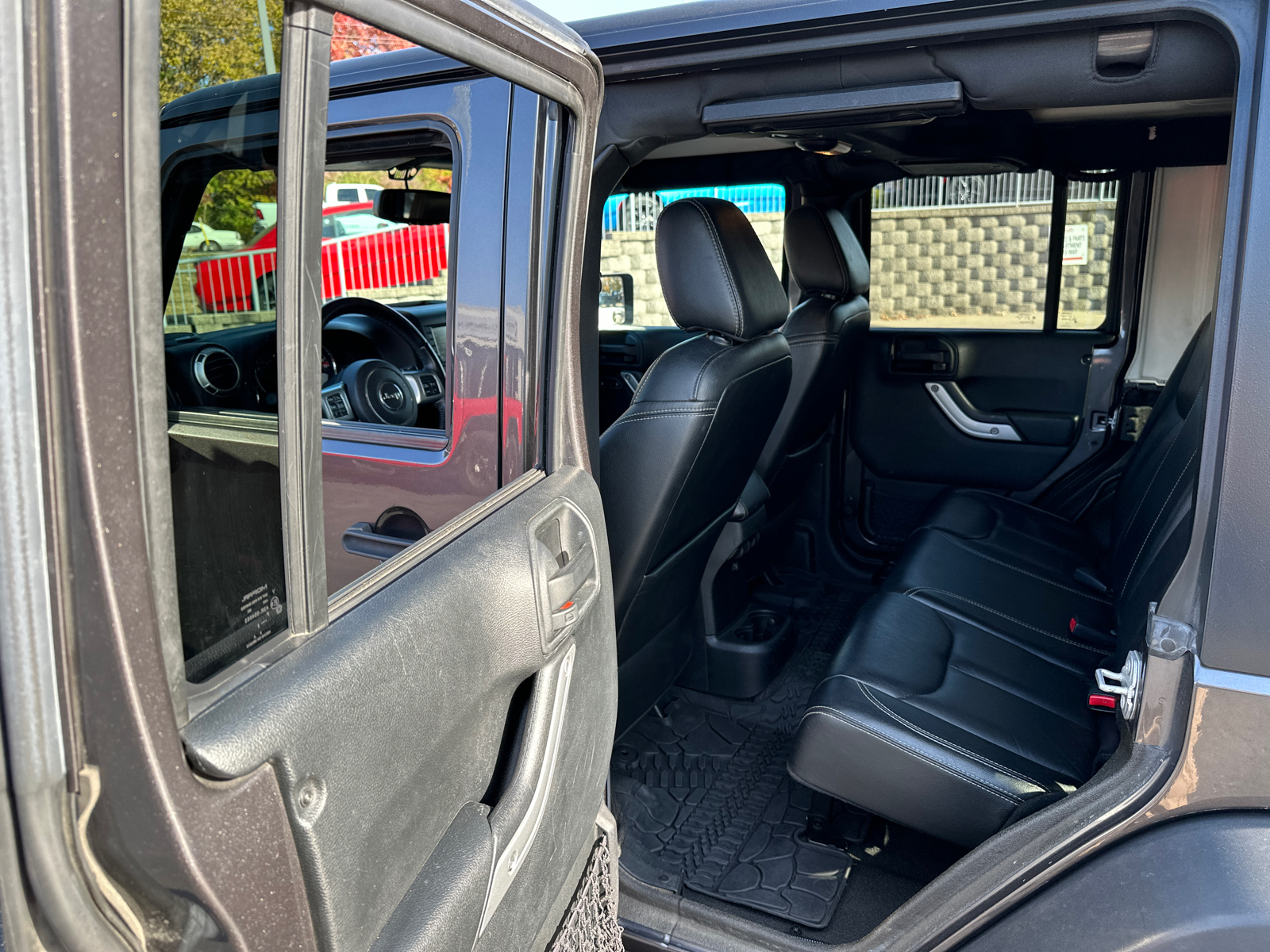 2016 Jeep Wrangler Unlimited Rubicon 12