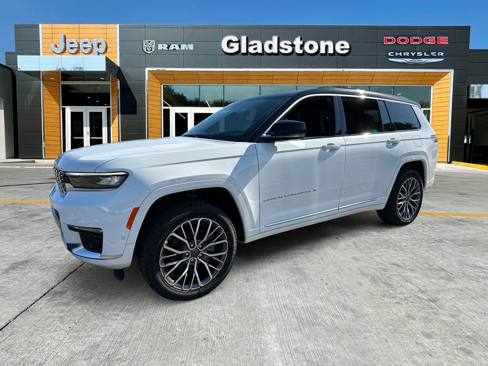 2025 Jeep Grand Cherokee L Summit 1