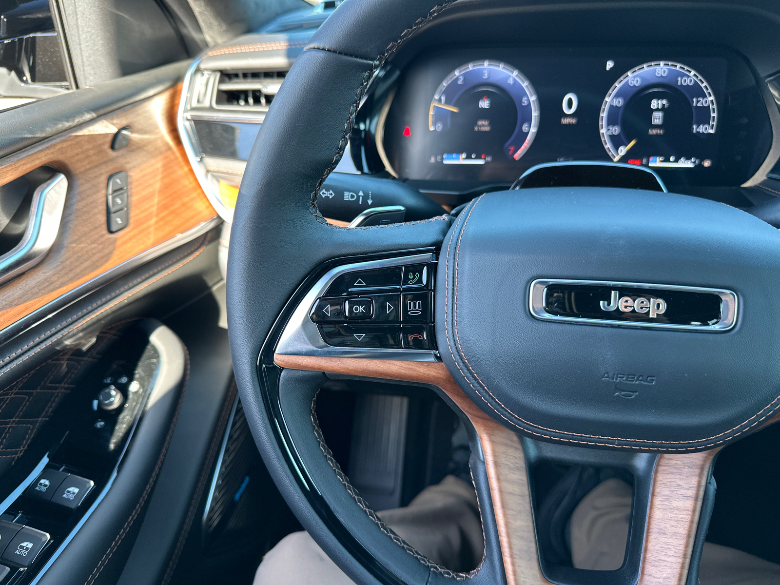 2025 Jeep Grand Cherokee L Summit 40