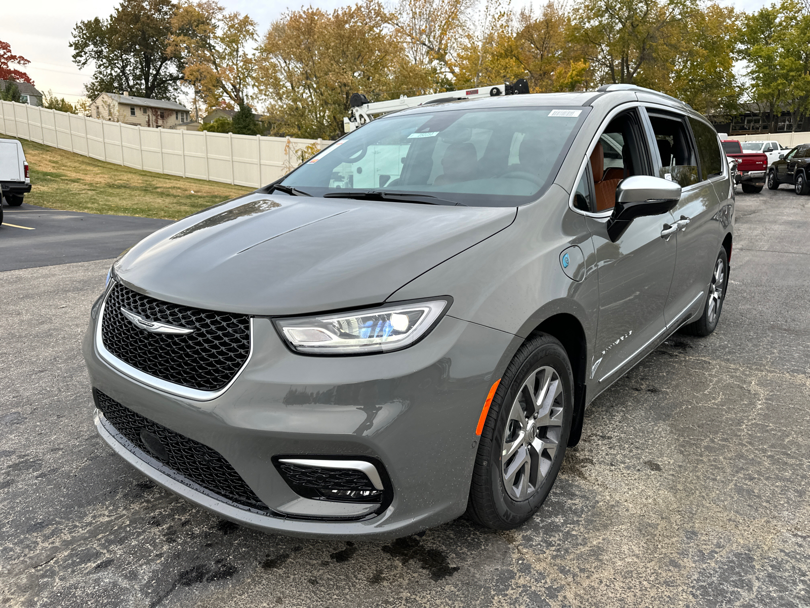 2025 Chrysler Pacifica Hybrid Pinnacle 2