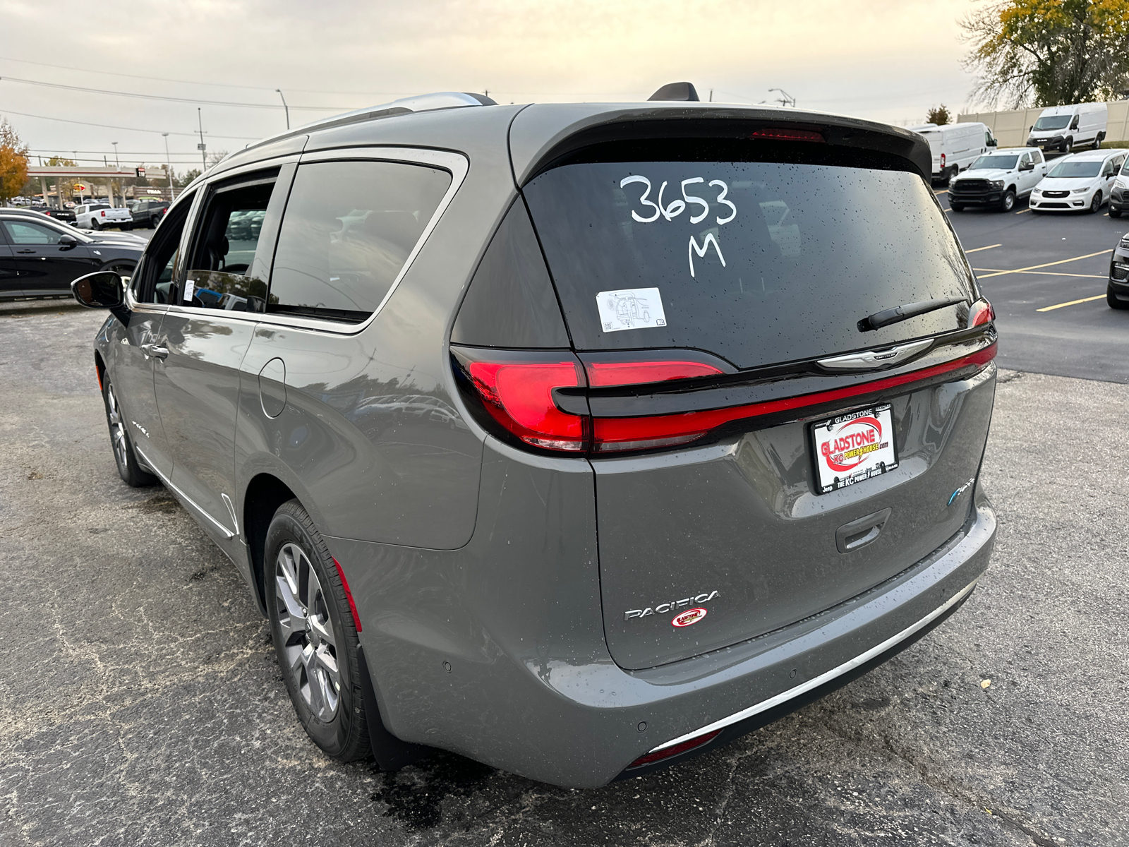 2025 Chrysler Pacifica Hybrid Pinnacle 8