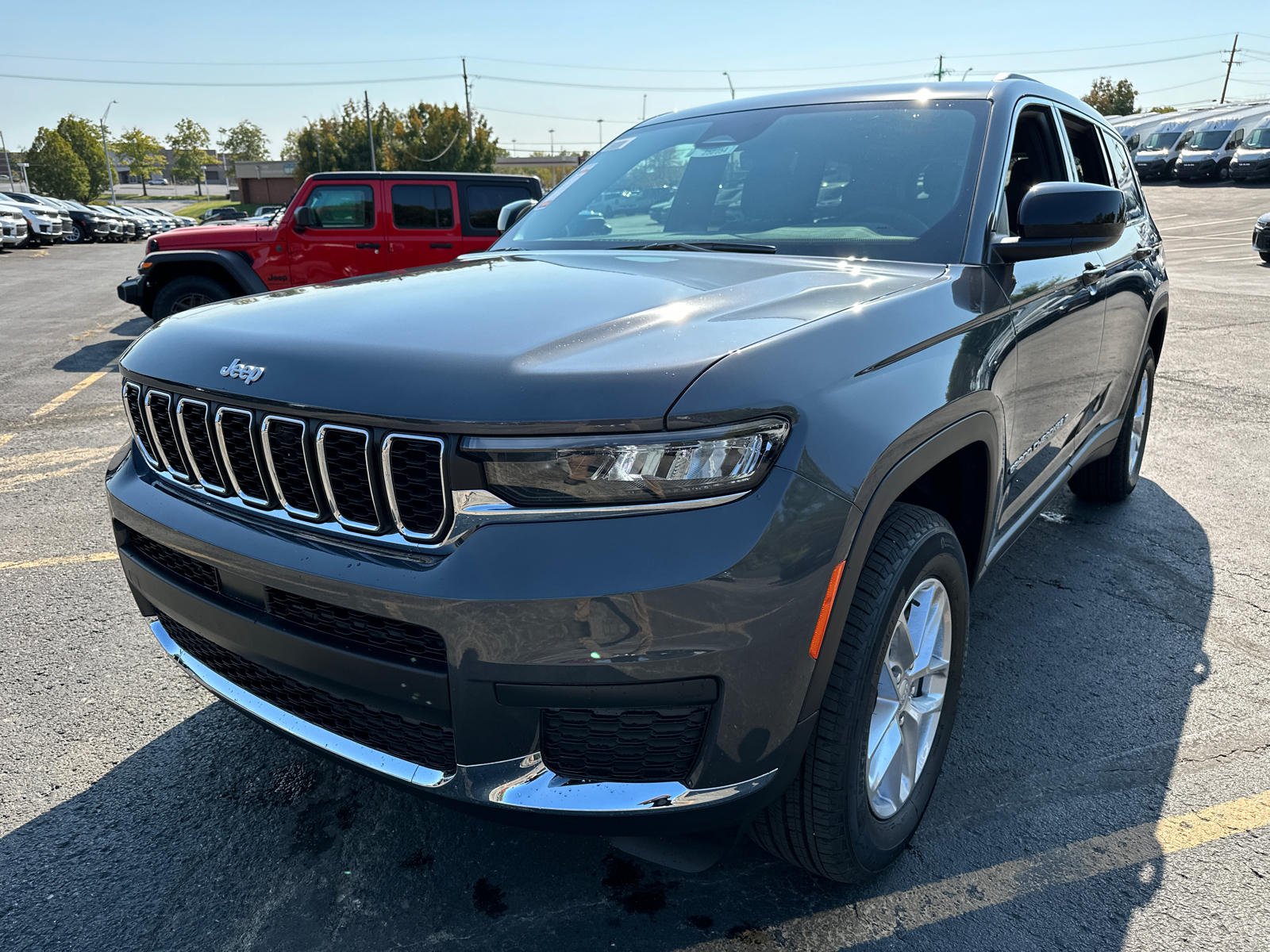 2025 Jeep Grand Cherokee L Laredo 2