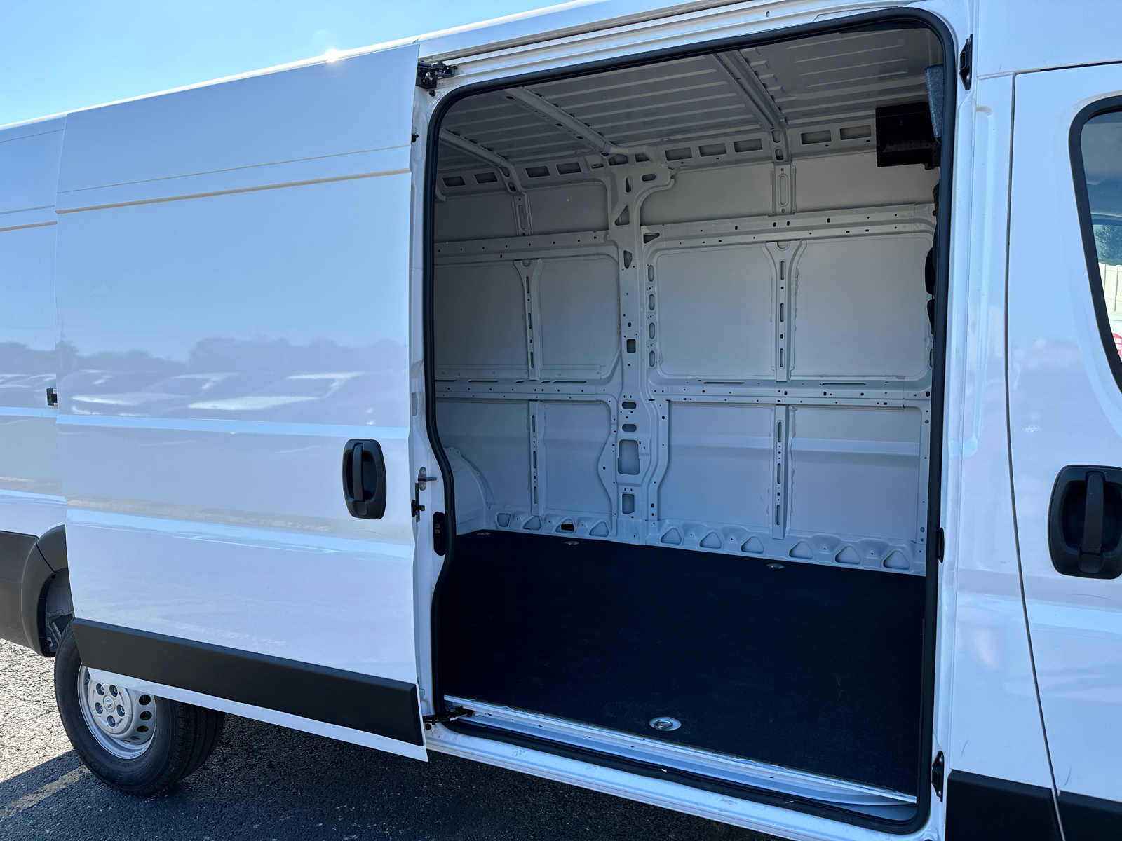 2025 Ram ProMaster 2500 High Roof 16