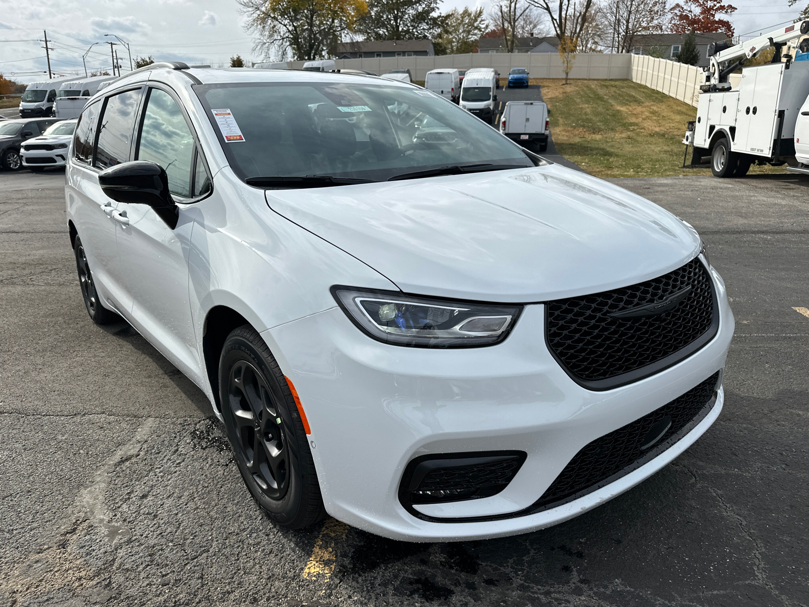 2025 Chrysler Pacifica Hybrid Select 4