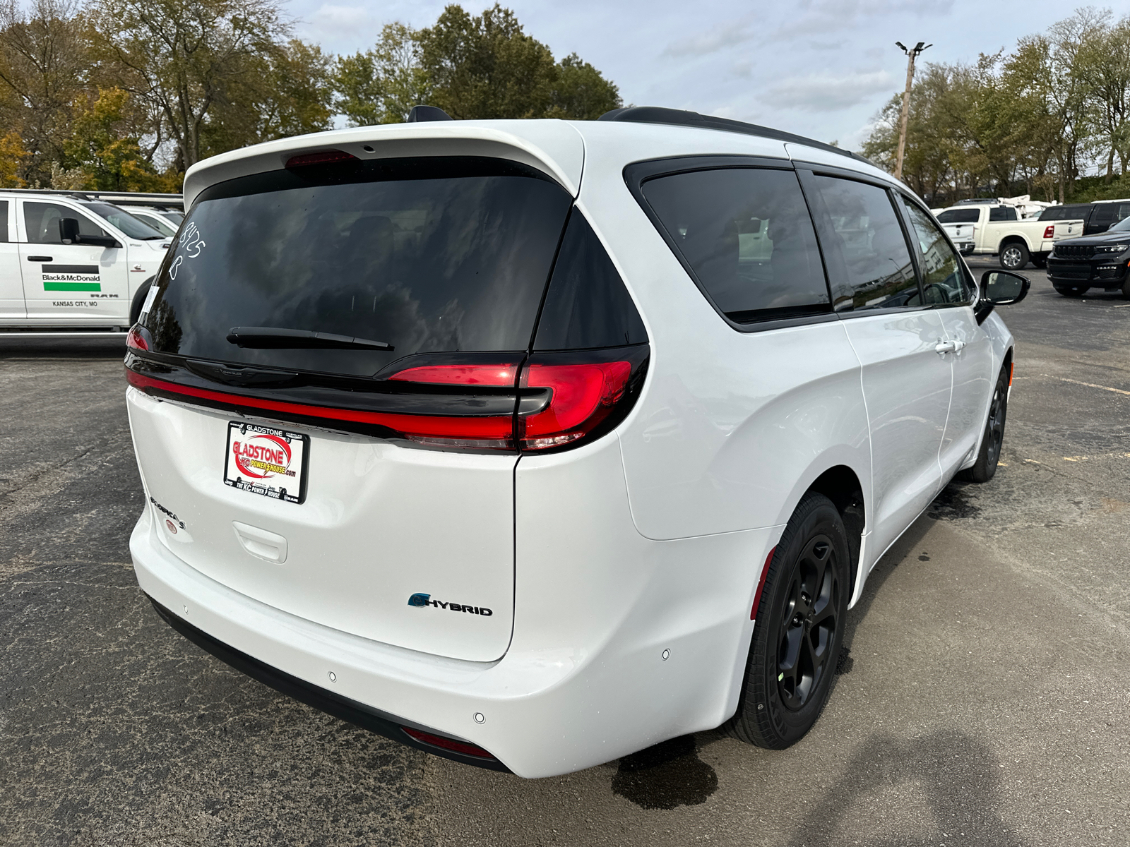 2025 Chrysler Pacifica Hybrid Select 6