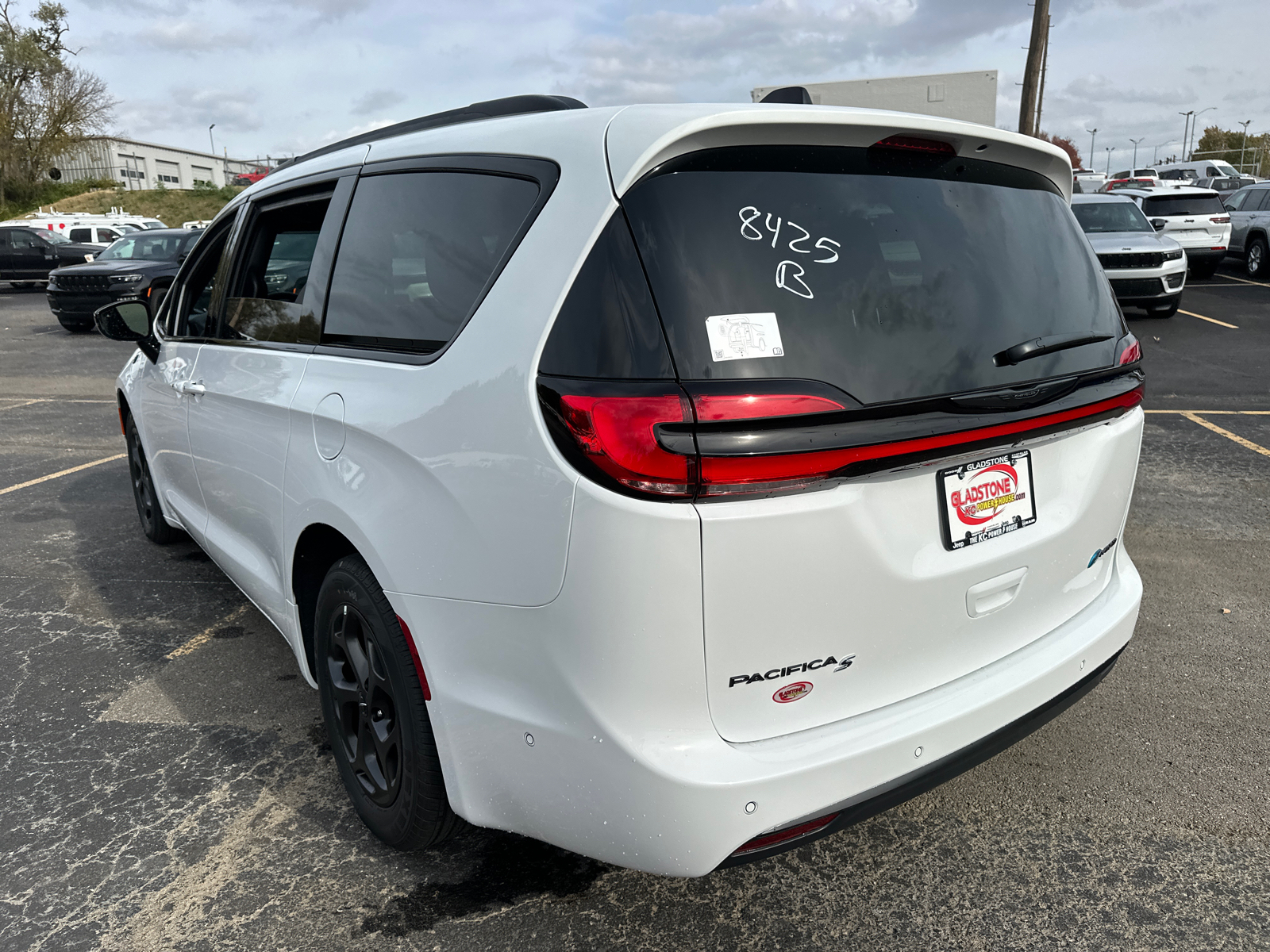 2025 Chrysler Pacifica Hybrid Select 8