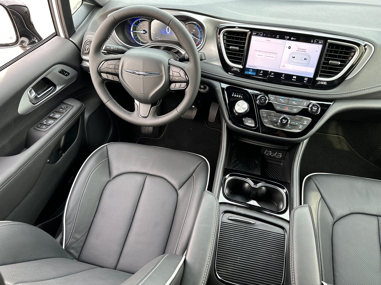 2025 Chrysler Pacifica Hybrid Select 16