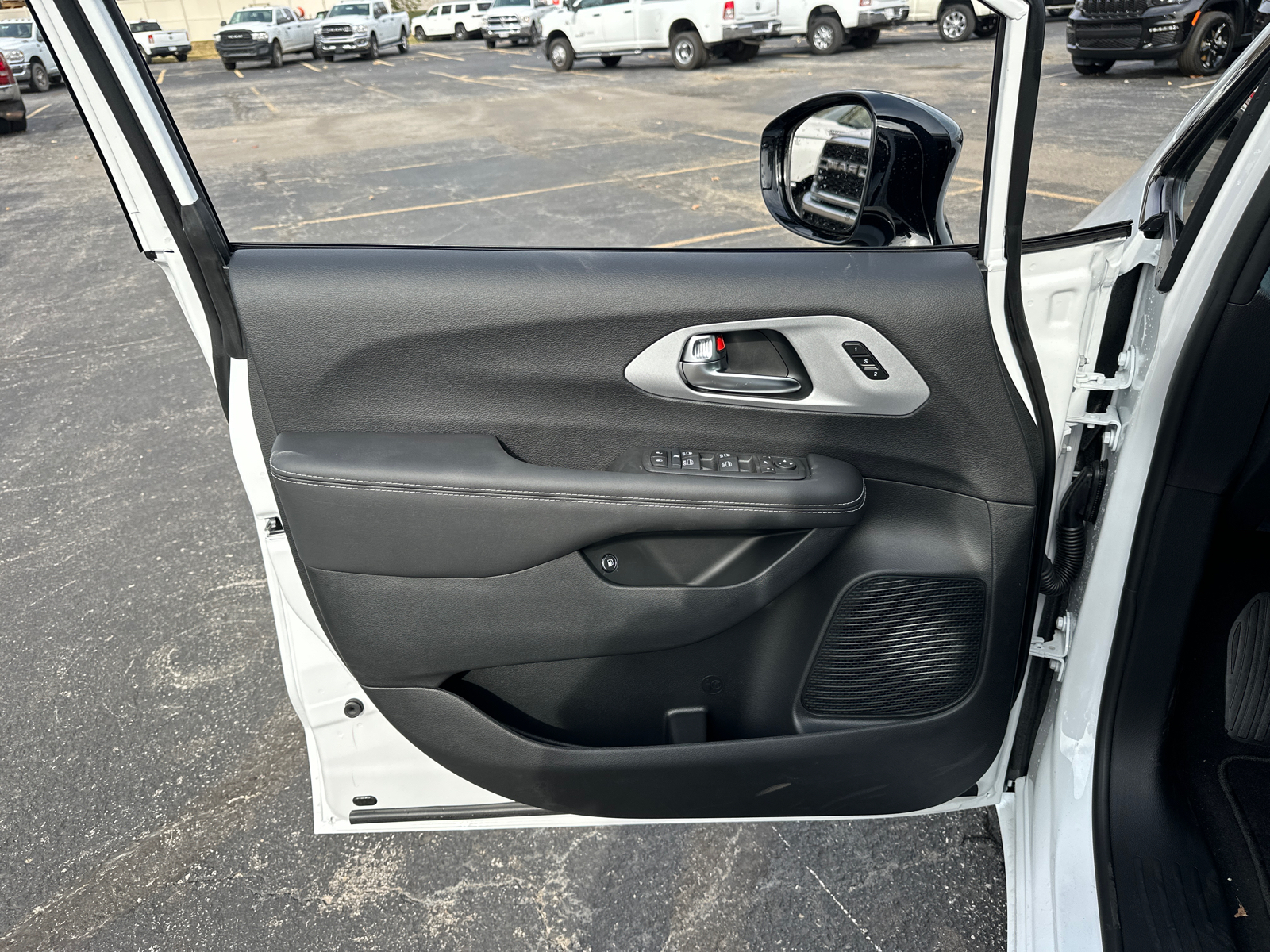 2025 Chrysler Pacifica Hybrid Select 30