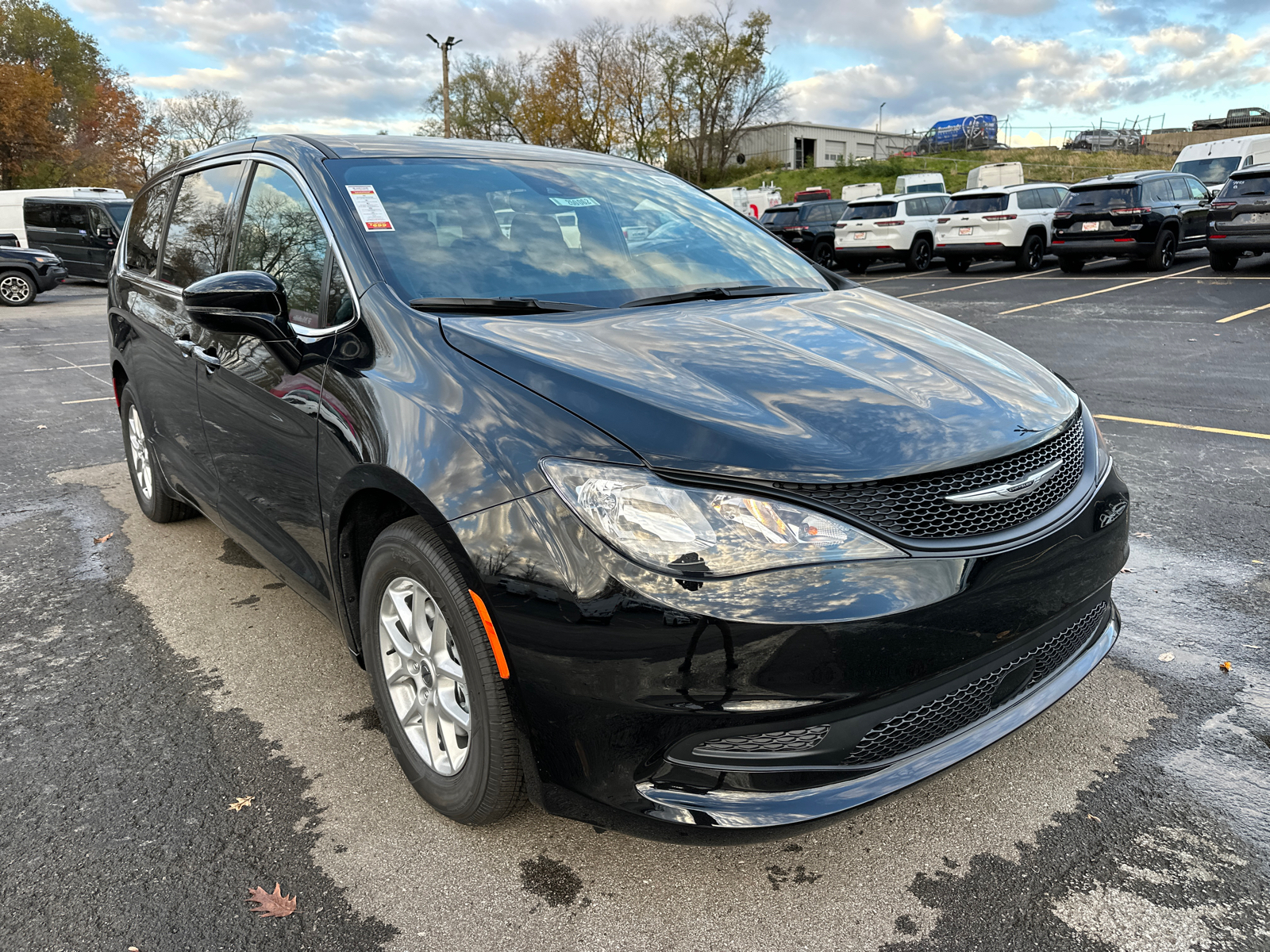 2025 Chrysler Voyager LX 4