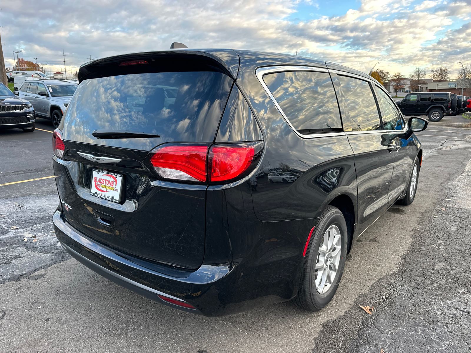 2025 Chrysler Voyager LX 6