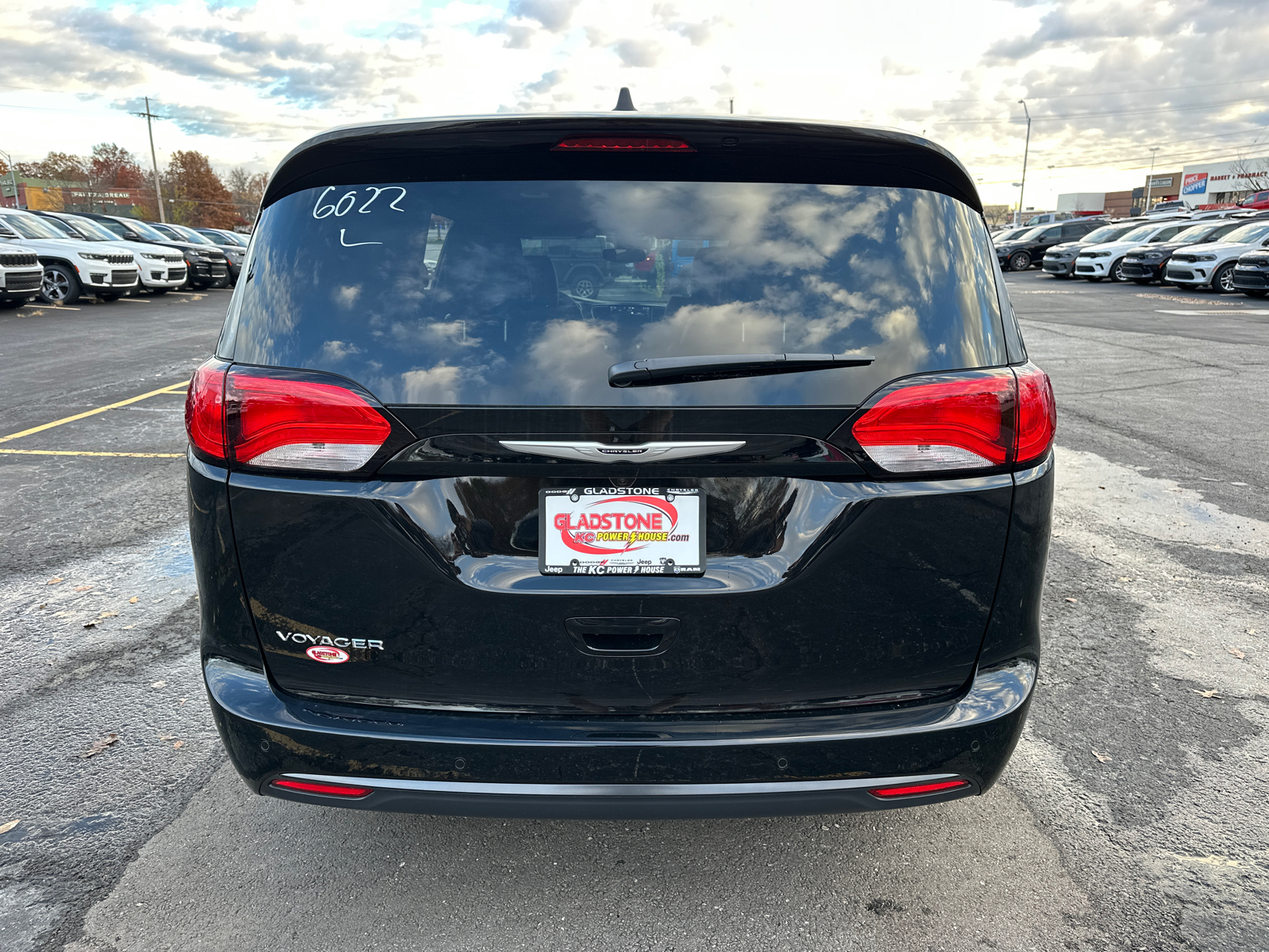 2025 Chrysler Voyager LX 7