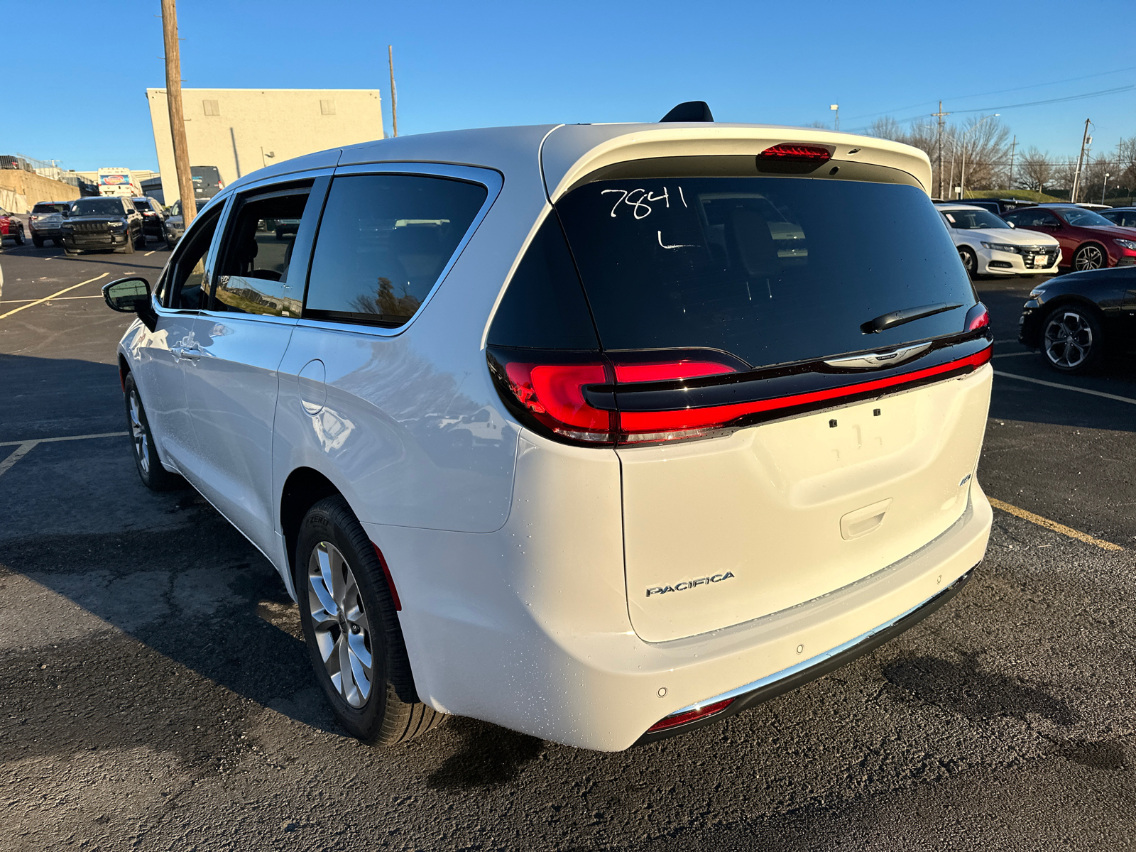 2025 Chrysler Pacifica  8