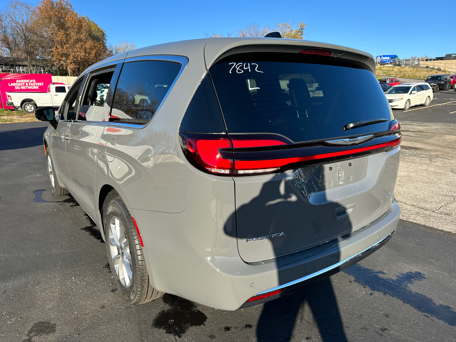 2025 Chrysler Pacifica  8