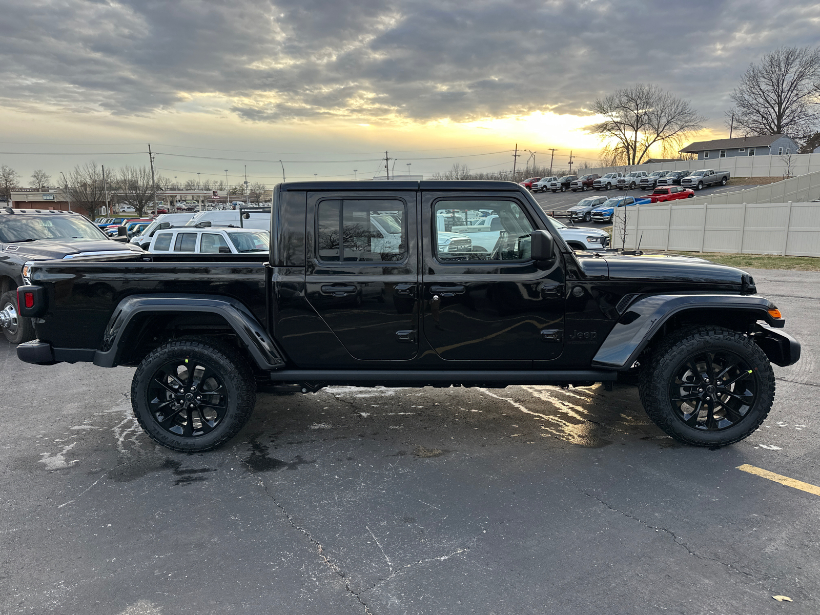 2025 Jeep Gladiator Nighthawk 5