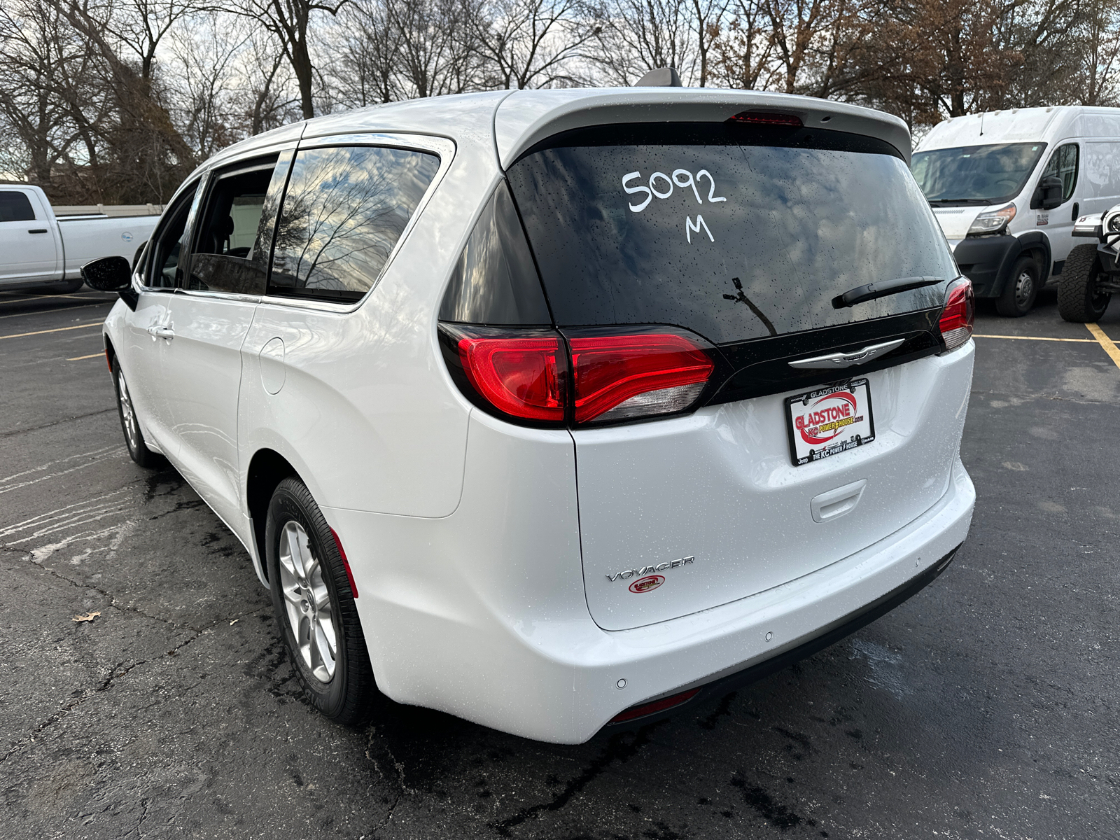 2025 Chrysler Voyager LX 8