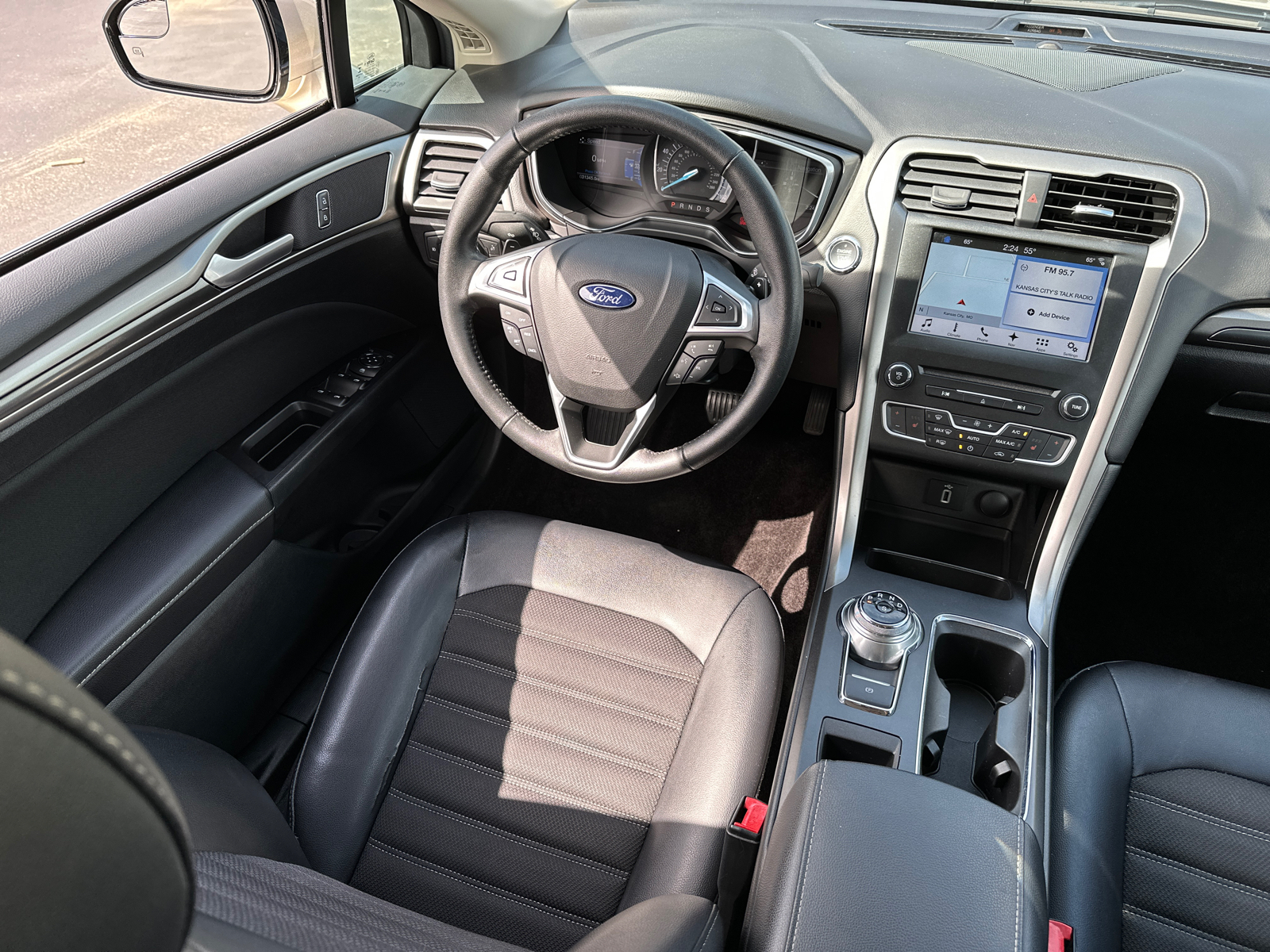 2017 Ford Fusion SE 11