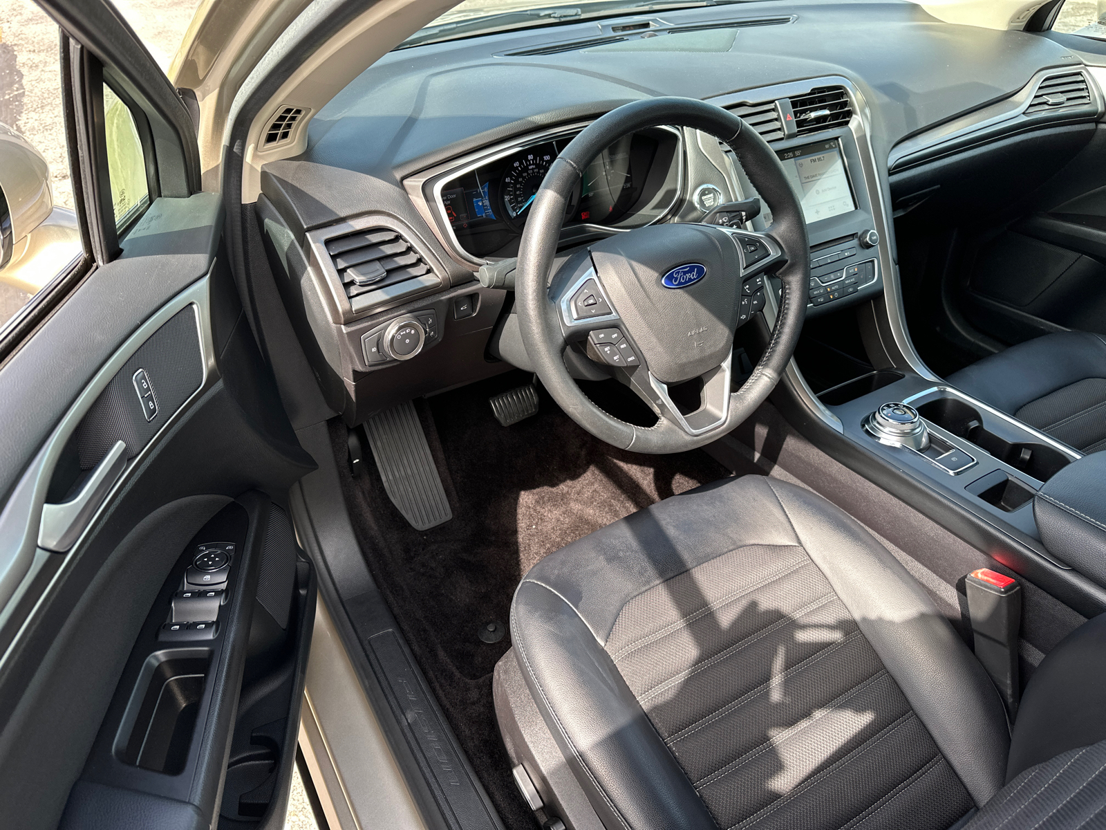 2017 Ford Fusion SE 28