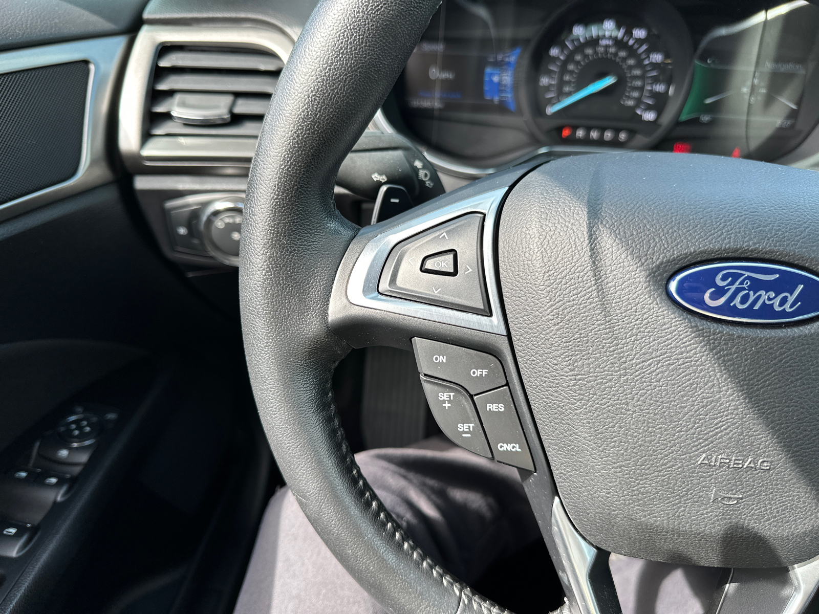 2017 Ford Fusion SE 35