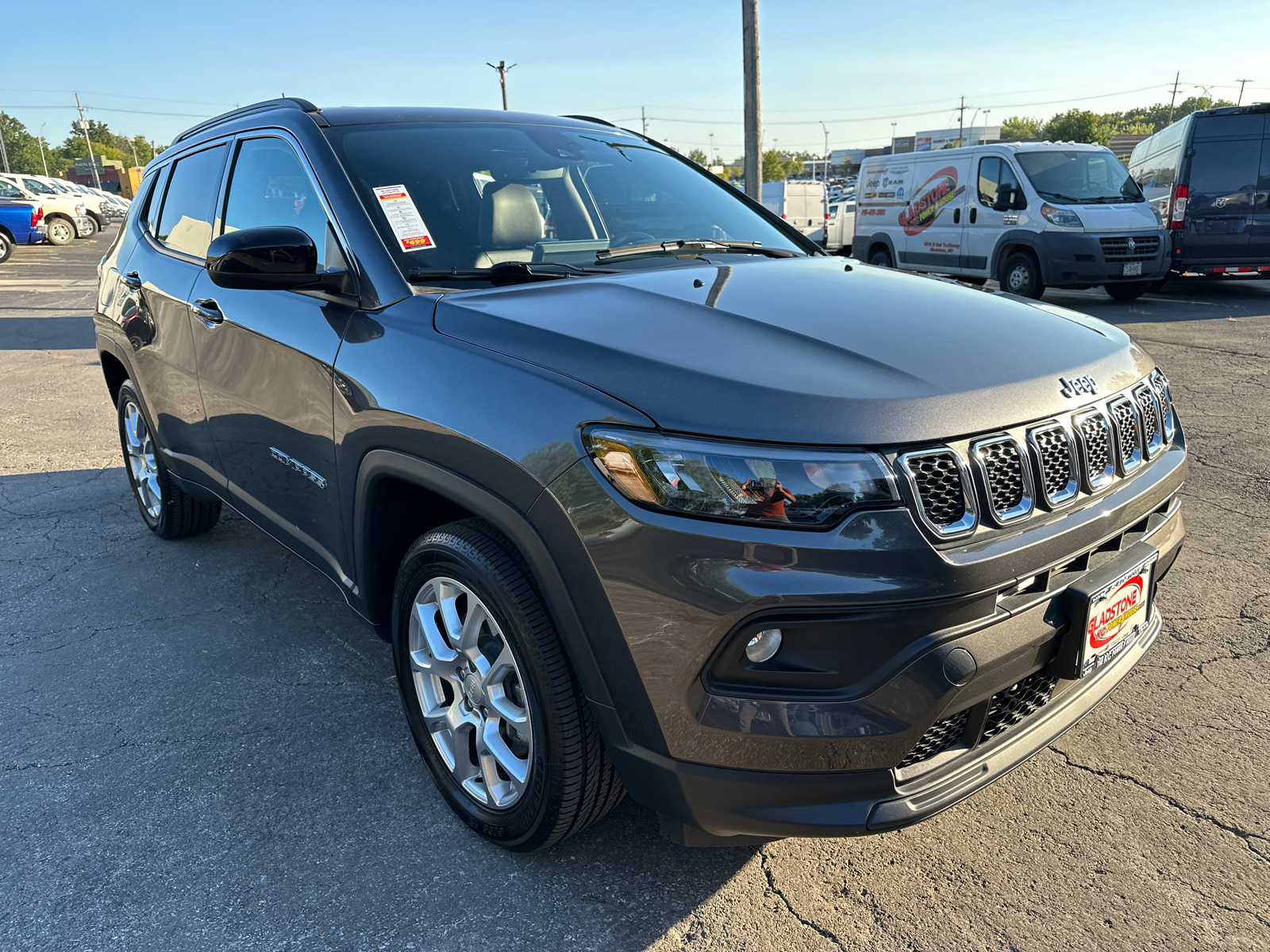 2023 Jeep Compass Latitude Lux 4