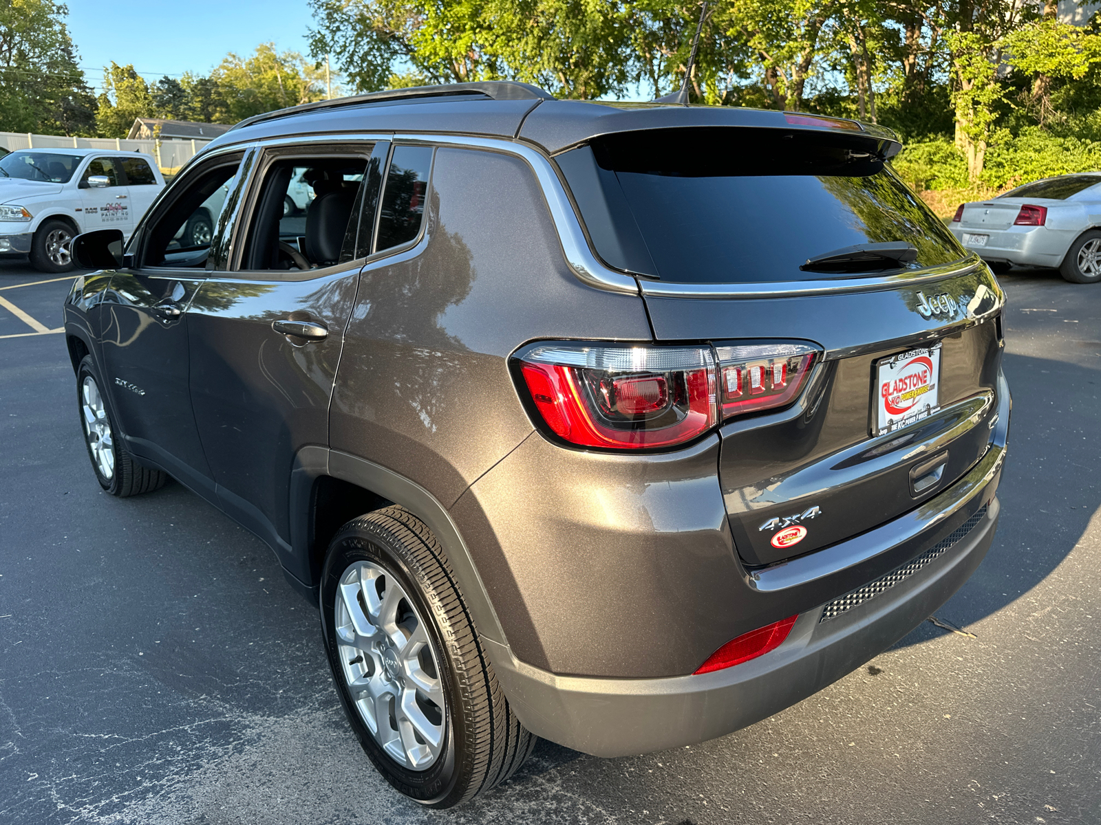 2023 Jeep Compass Latitude Lux 8