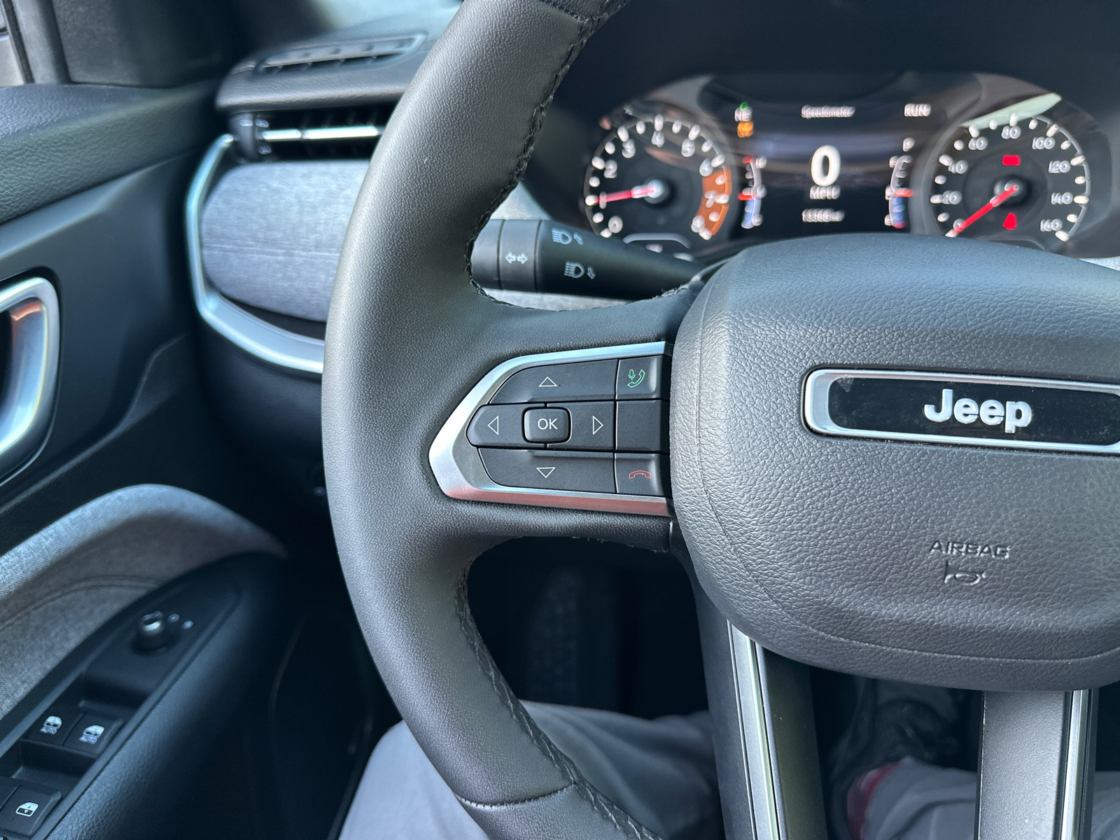 2023 Jeep Compass Latitude Lux 38