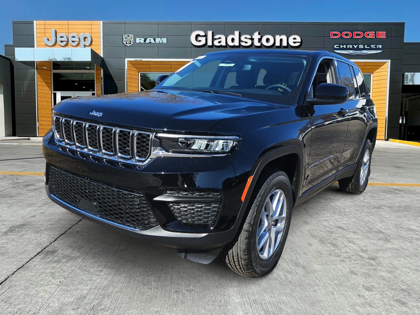 2024 Jeep Grand Cherokee Laredo 1