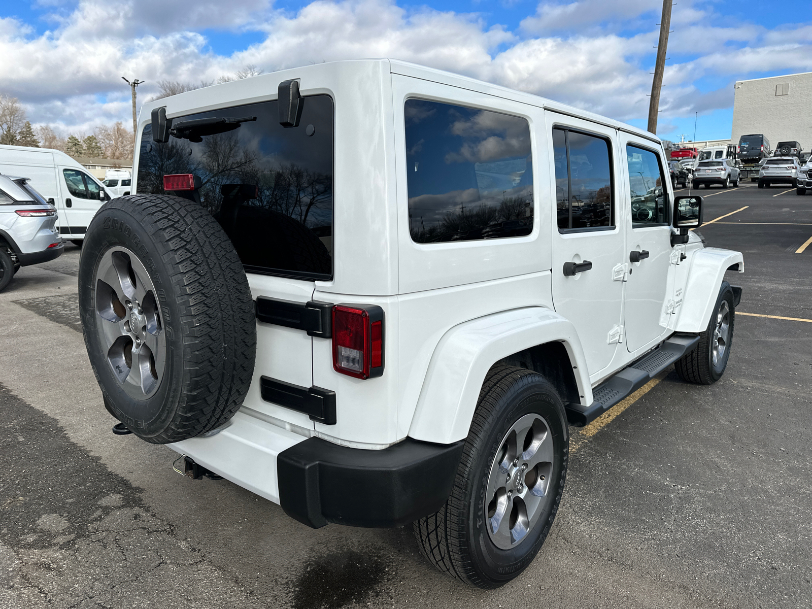 2016 Jeep Wrangler Unlimited Sahara 6