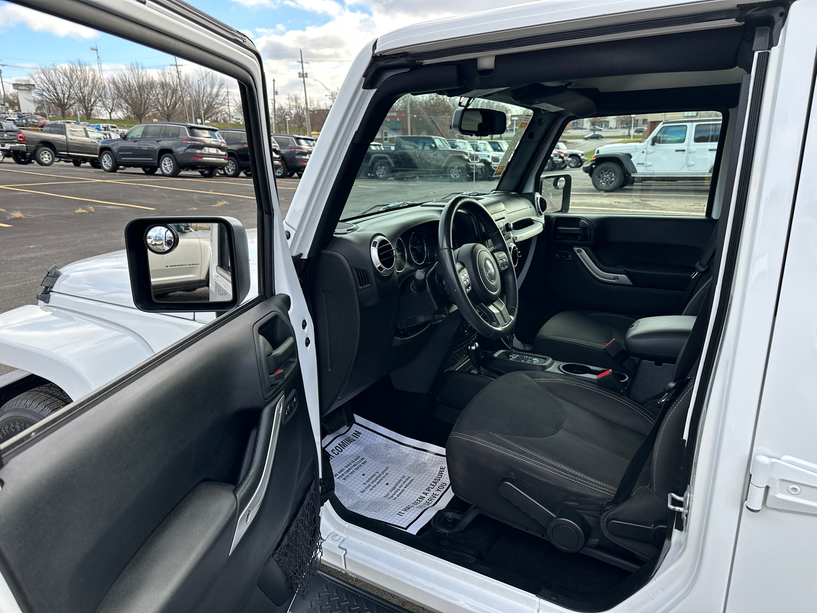 2016 Jeep Wrangler Unlimited Sahara 27