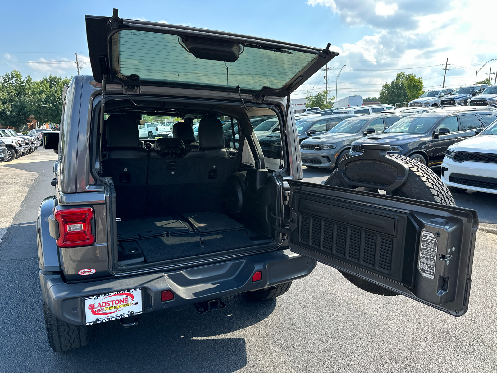 2020 Jeep Wrangler Unlimited Sahara 9