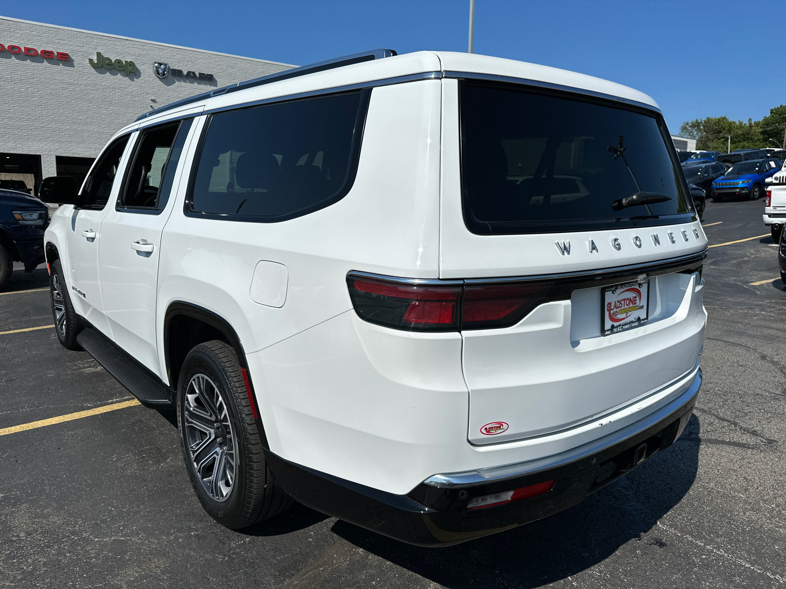 2024 Jeep Wagoneer L Series II 8