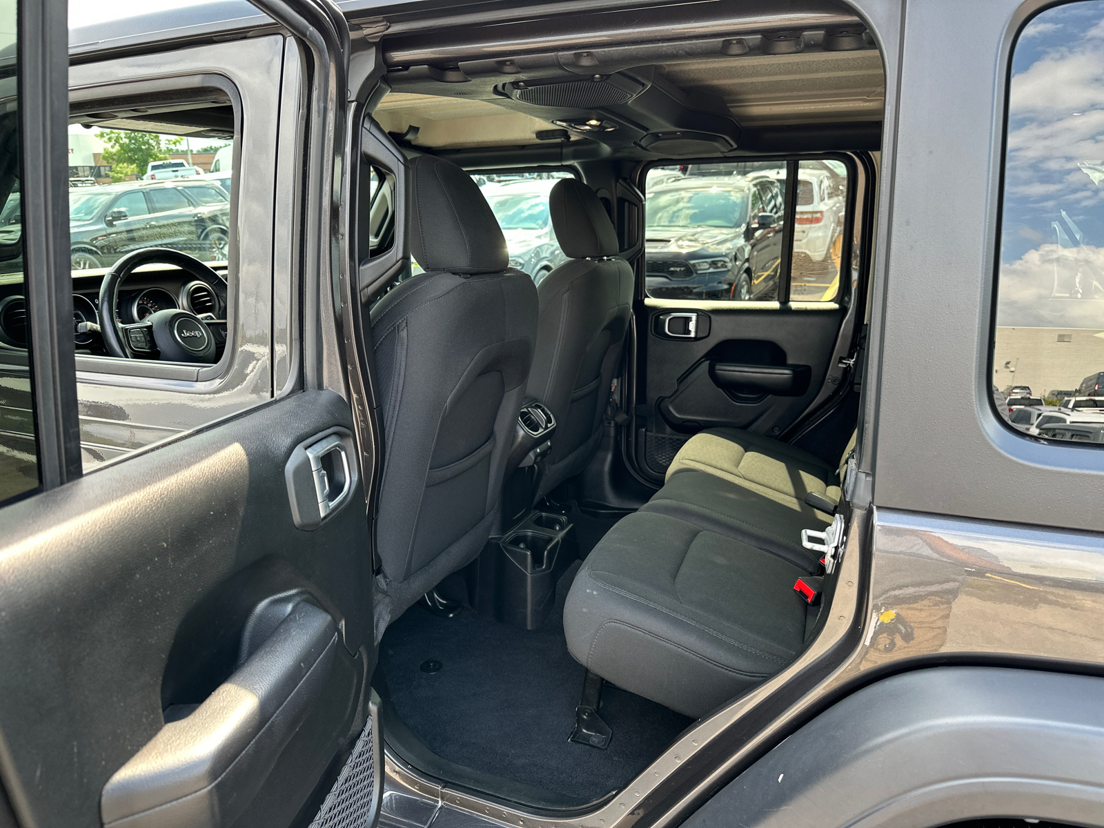 2019 Jeep Wrangler Unlimited Sport S 12