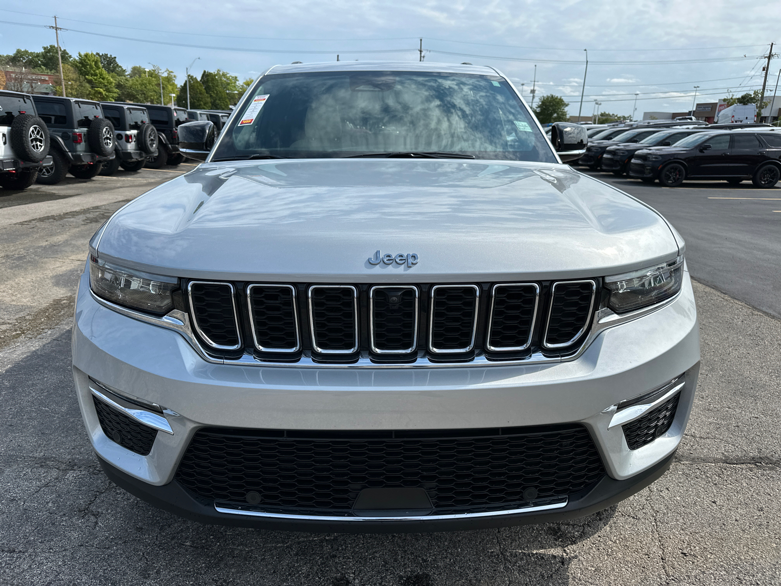 2023 Jeep Grand Cherokee Limited 3