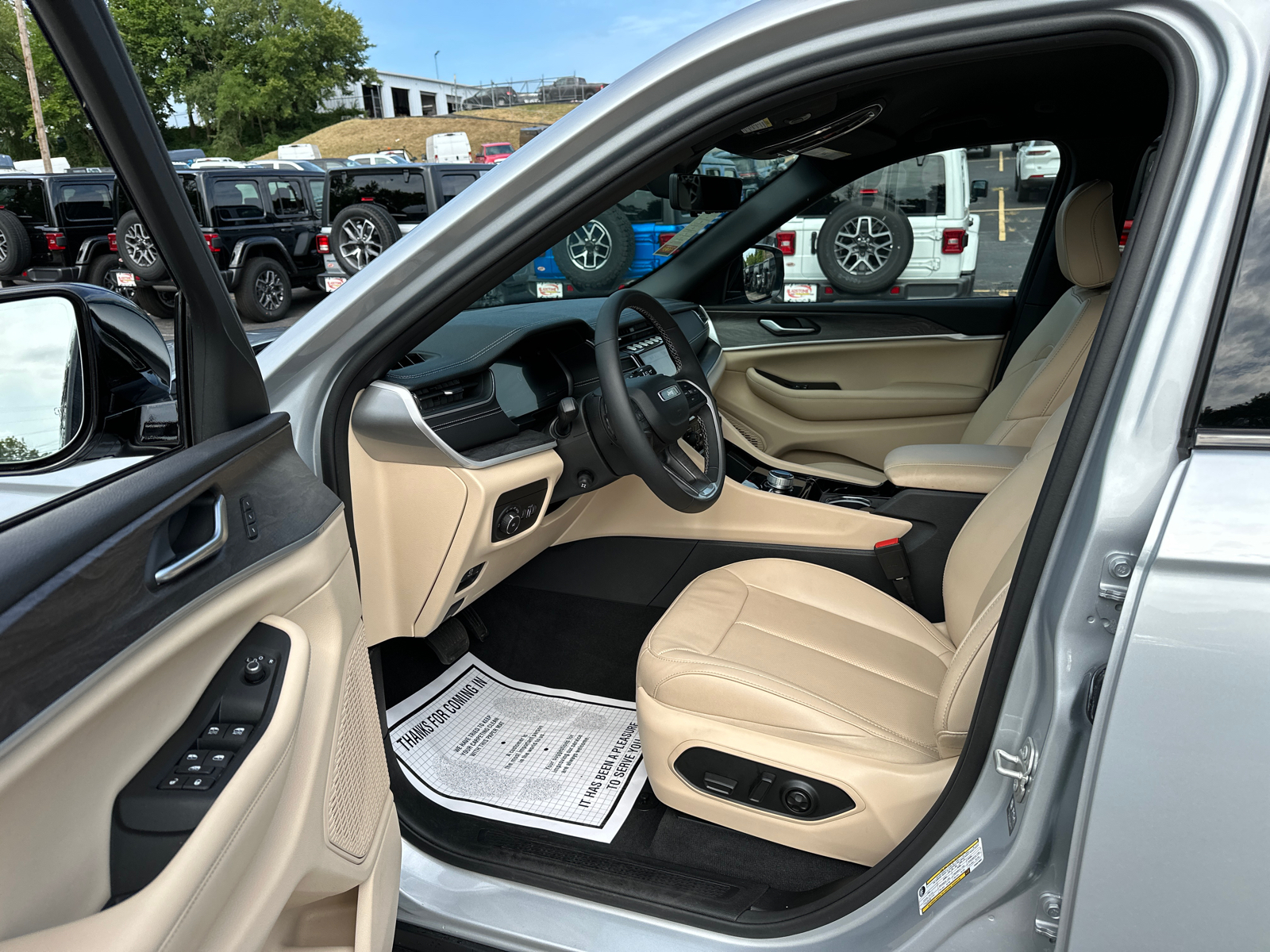 2023 Jeep Grand Cherokee Limited 36