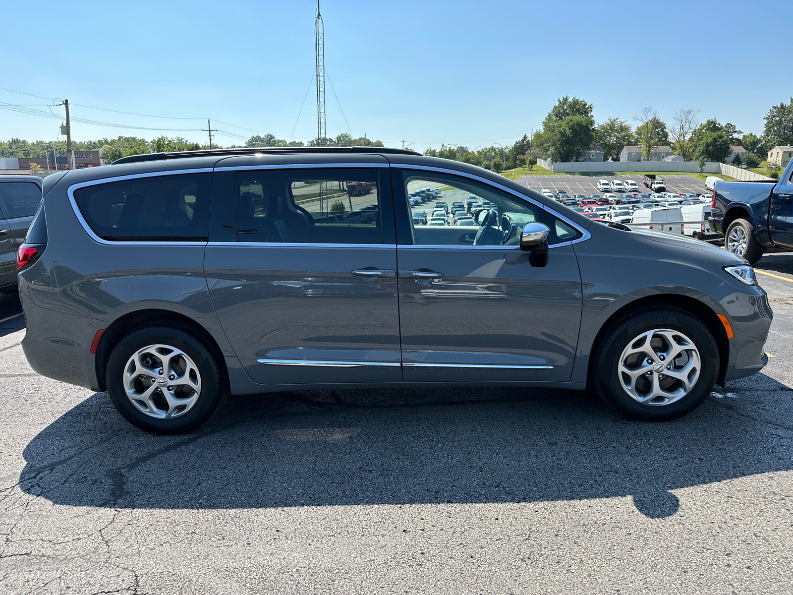 2023 Chrysler Pacifica Limited 5