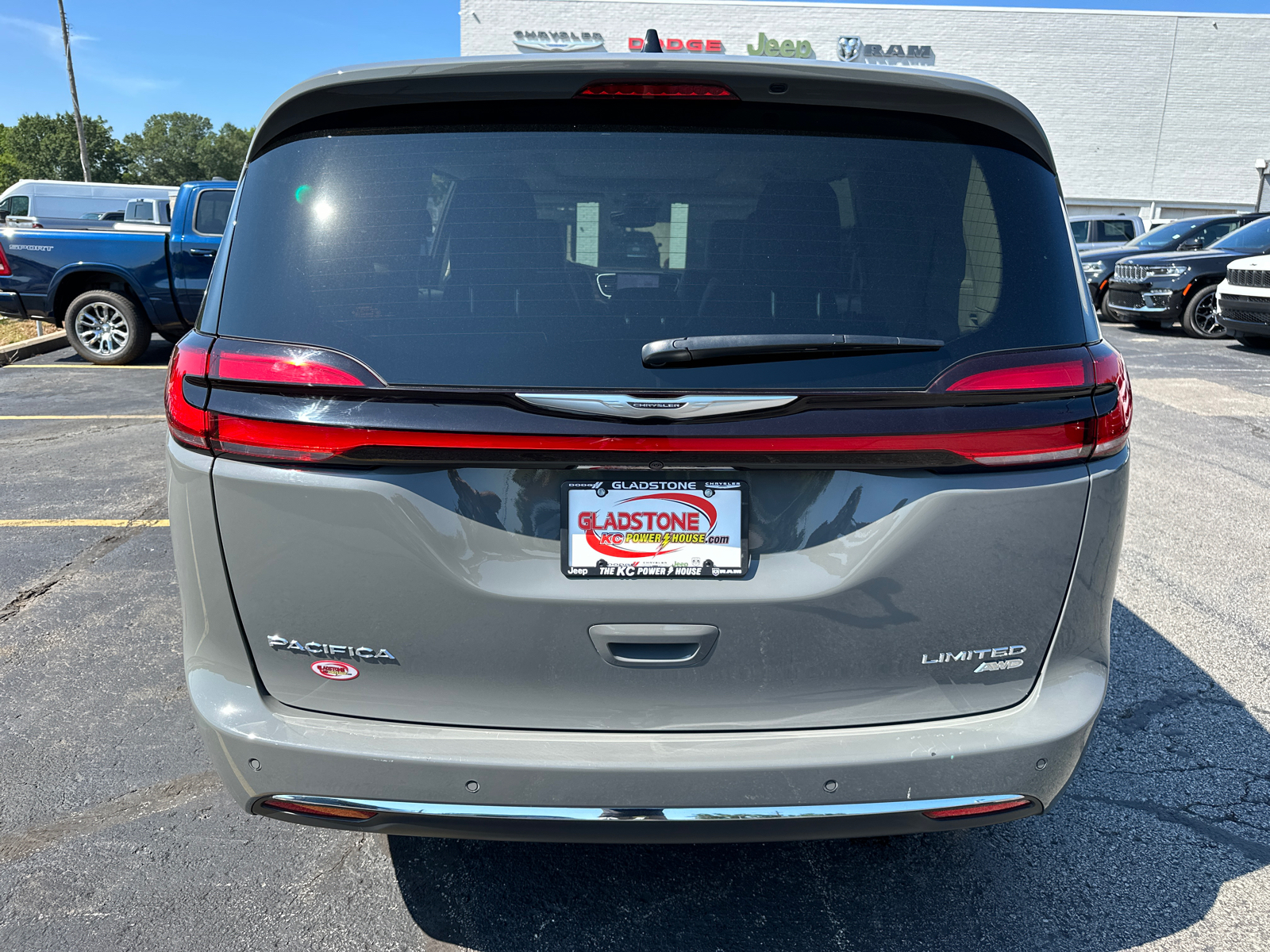 2023 Chrysler Pacifica Limited 7