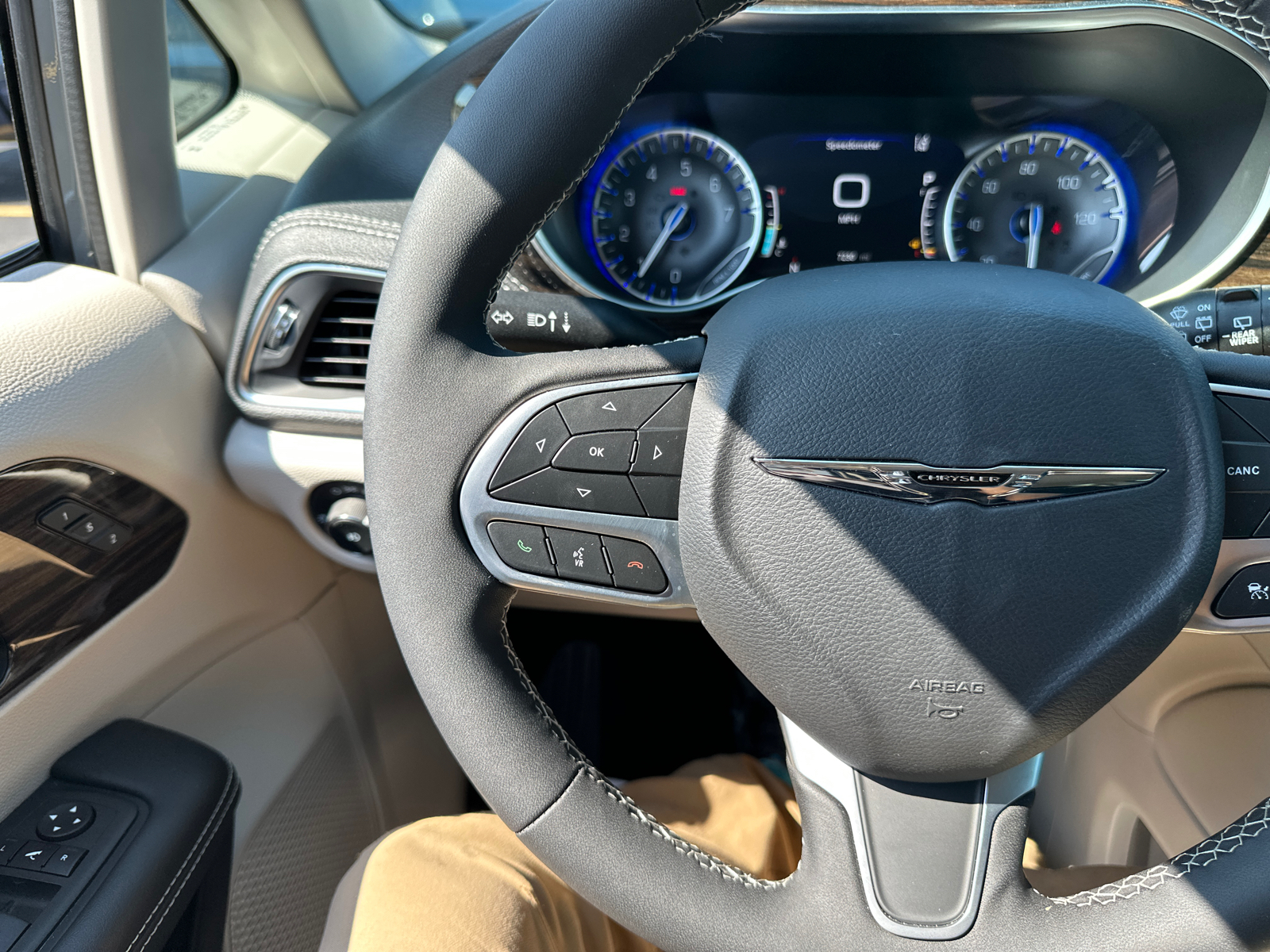 2023 Chrysler Pacifica Limited 34