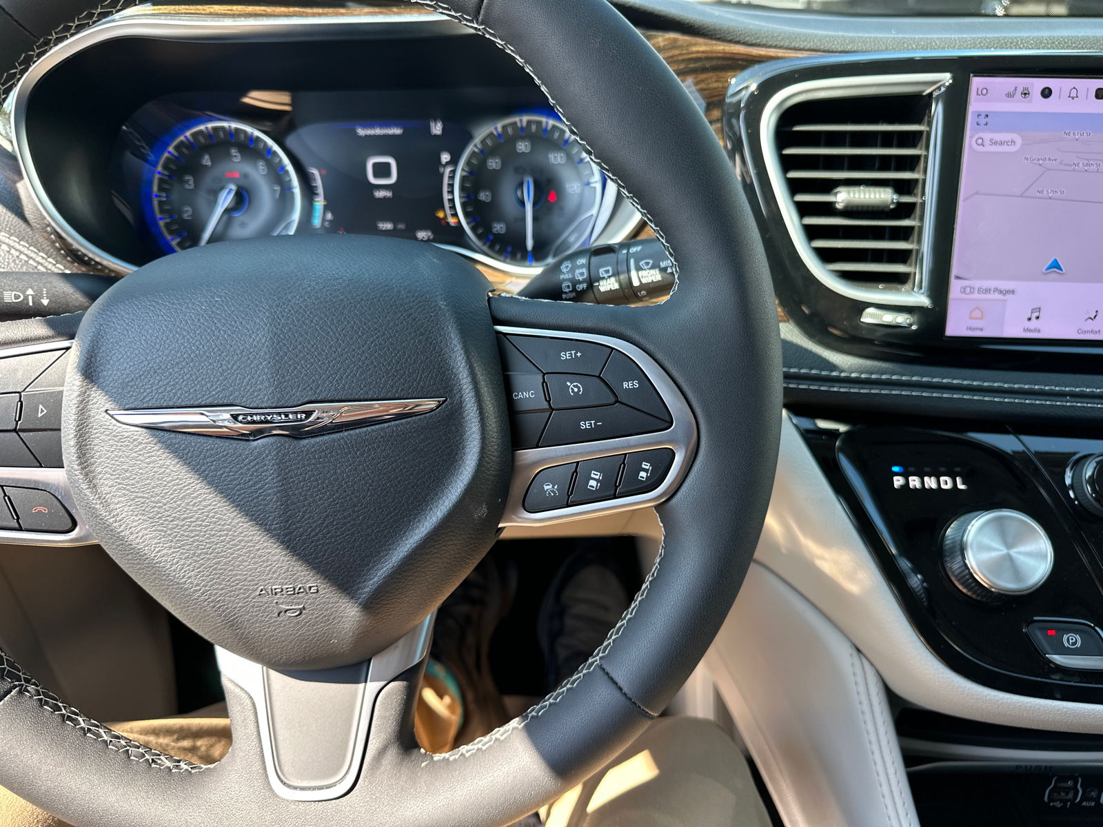 2023 Chrysler Pacifica Limited 35