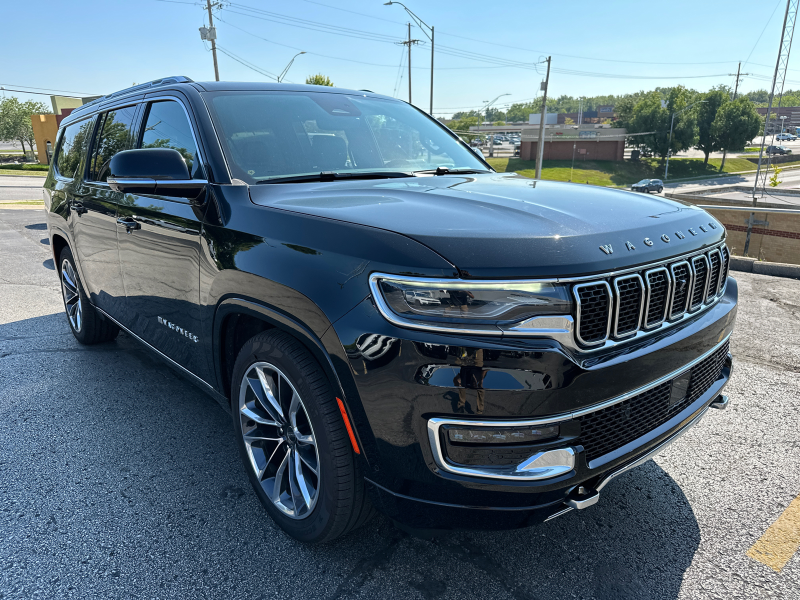 2023 Jeep Wagoneer L Series III 4