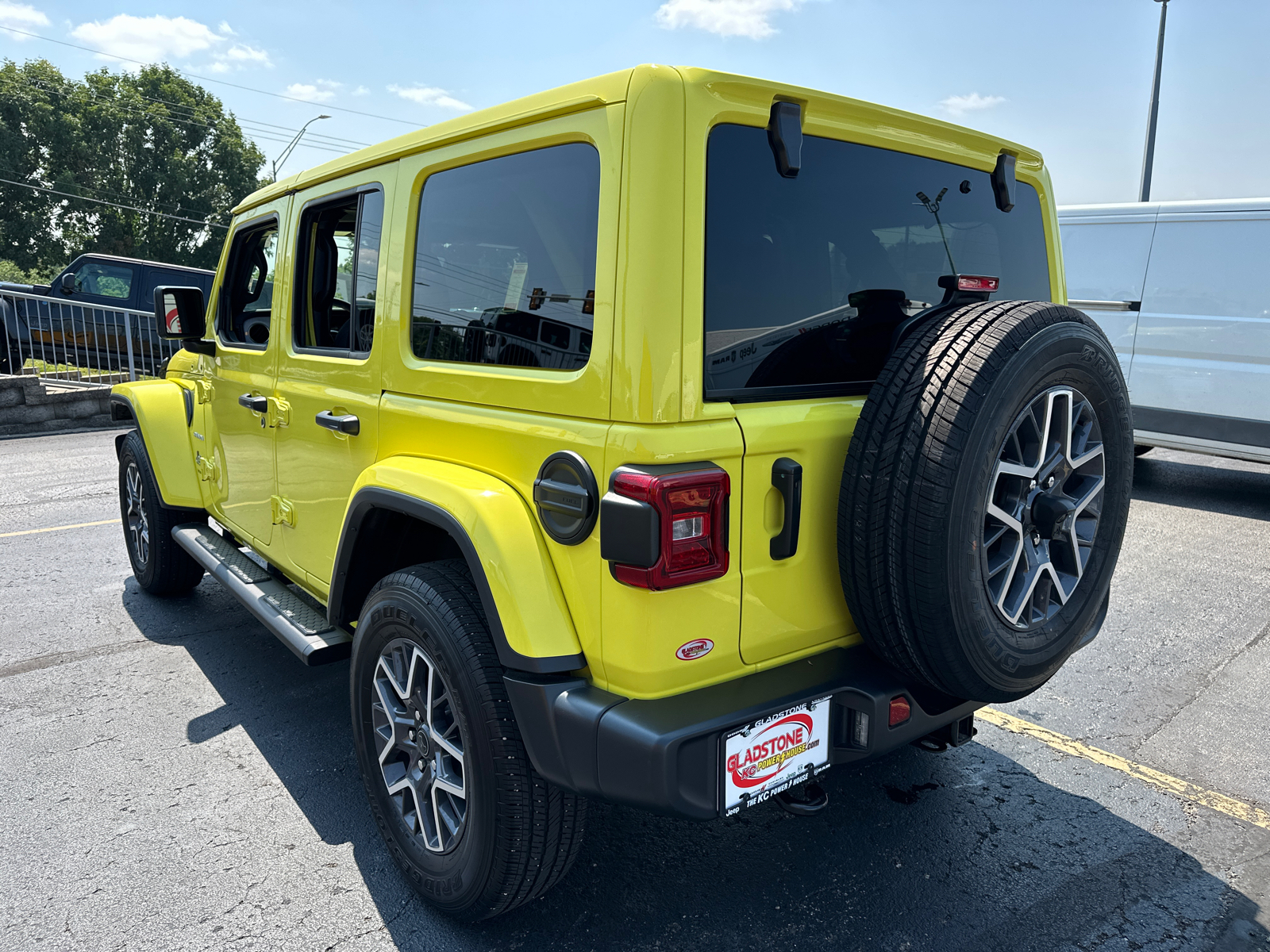 2024 Jeep Wrangler Sahara 8