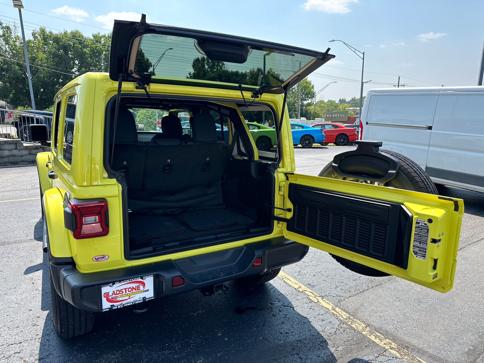 2024 Jeep Wrangler Sahara 9