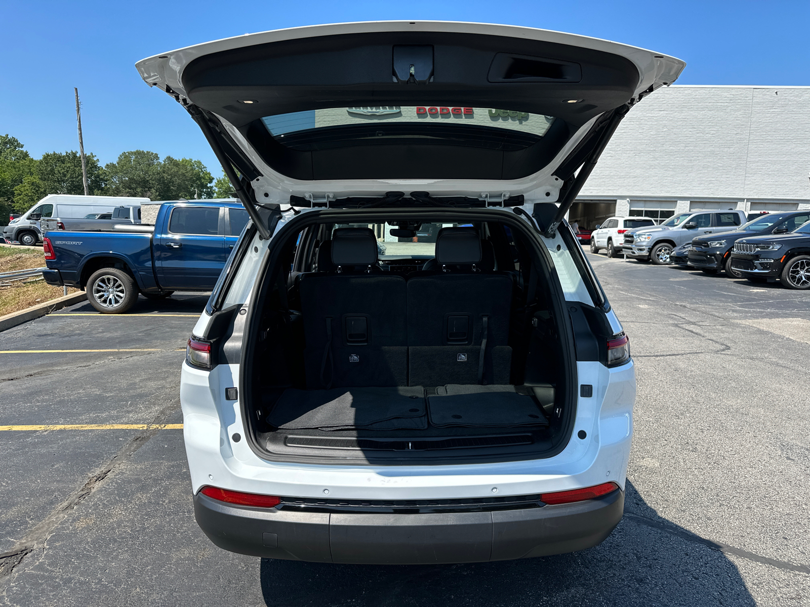 2023 Jeep Grand Cherokee L Altitude 9