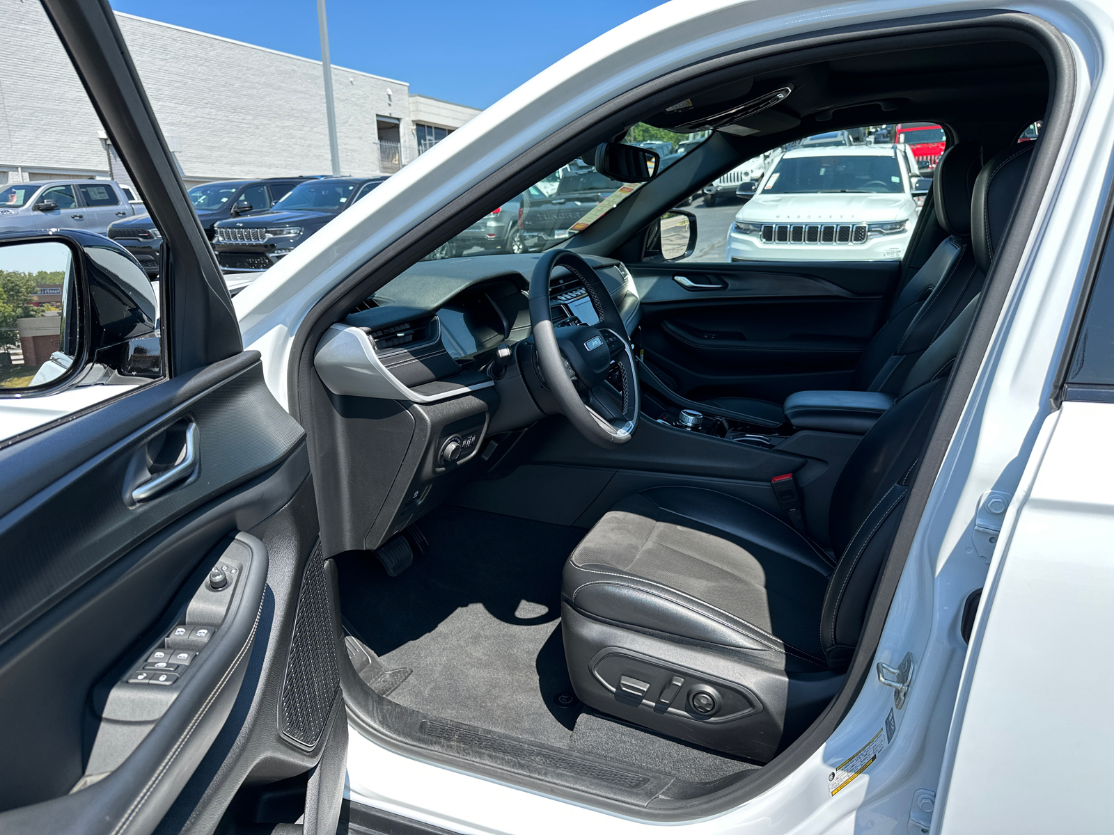 2023 Jeep Grand Cherokee L Altitude 36