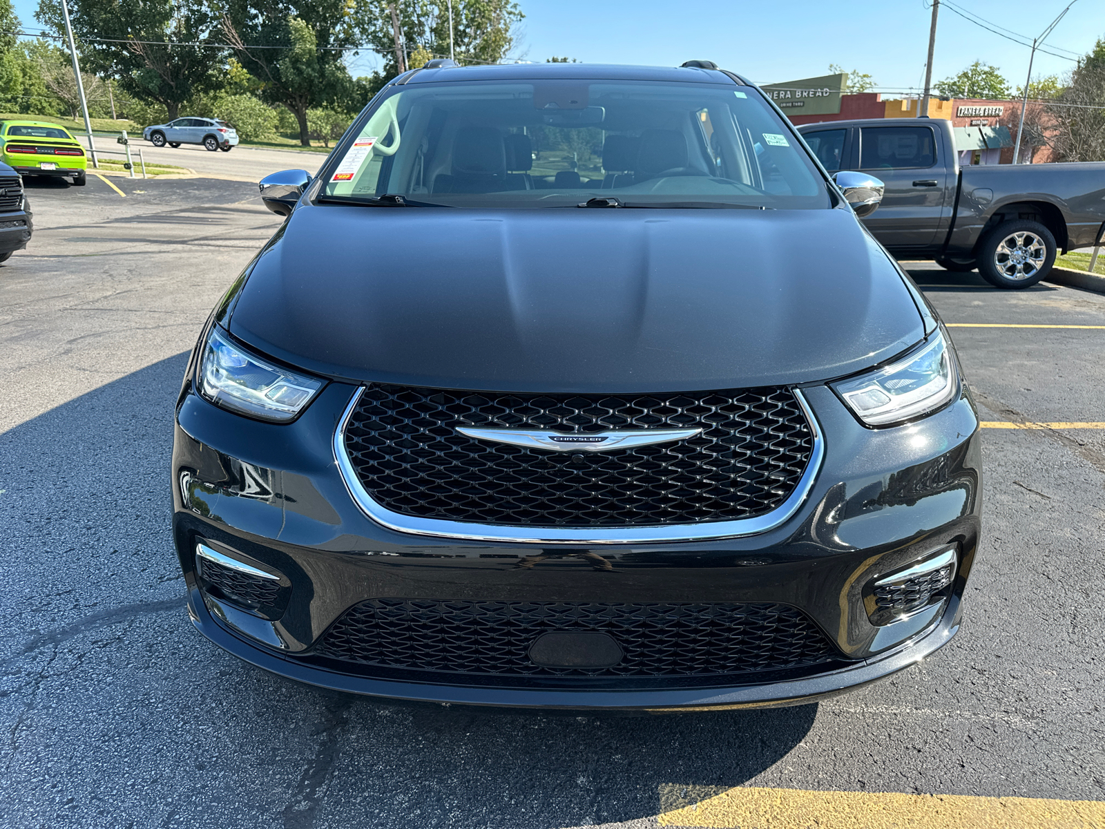 2023 Chrysler Pacifica Limited 3