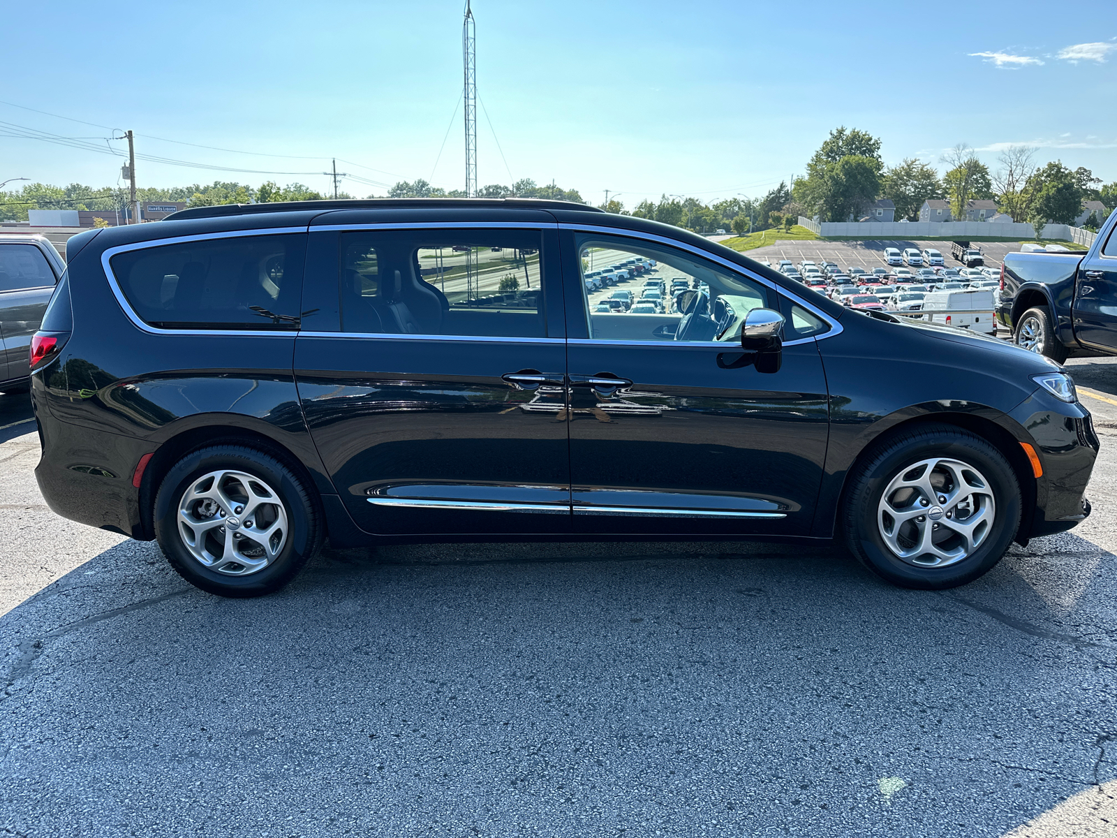 2023 Chrysler Pacifica Limited 5