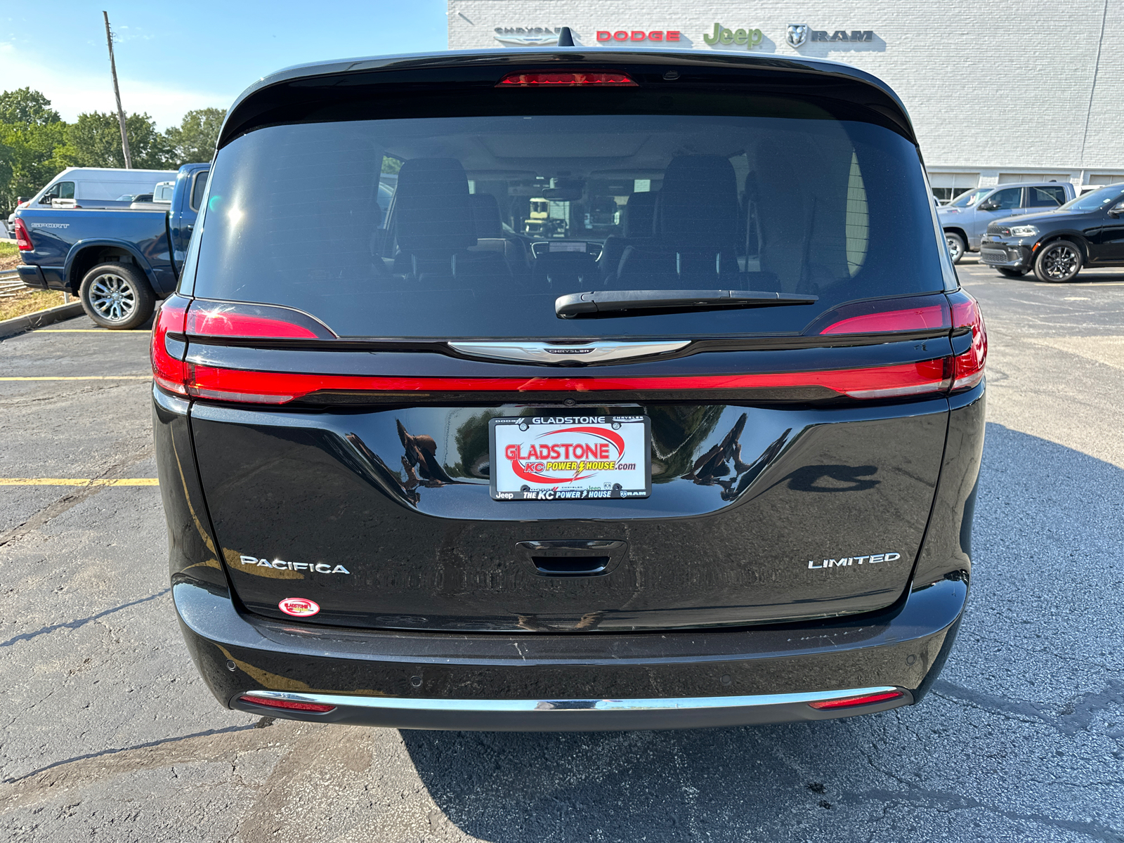 2023 Chrysler Pacifica Limited 7